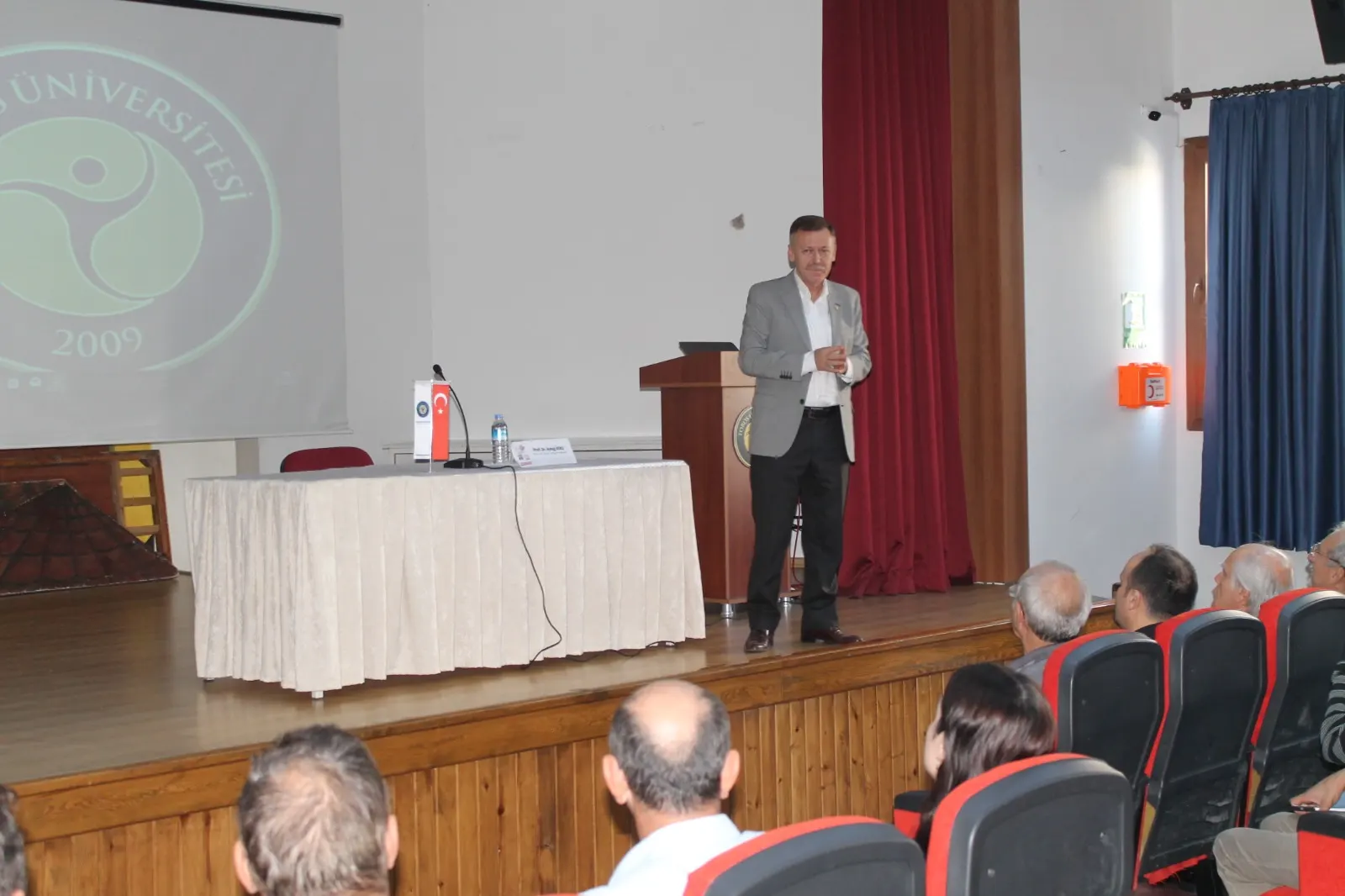 Aytuğ Atıcı’dan “cumhuriyetin Kazandırdıkları” Konferansı