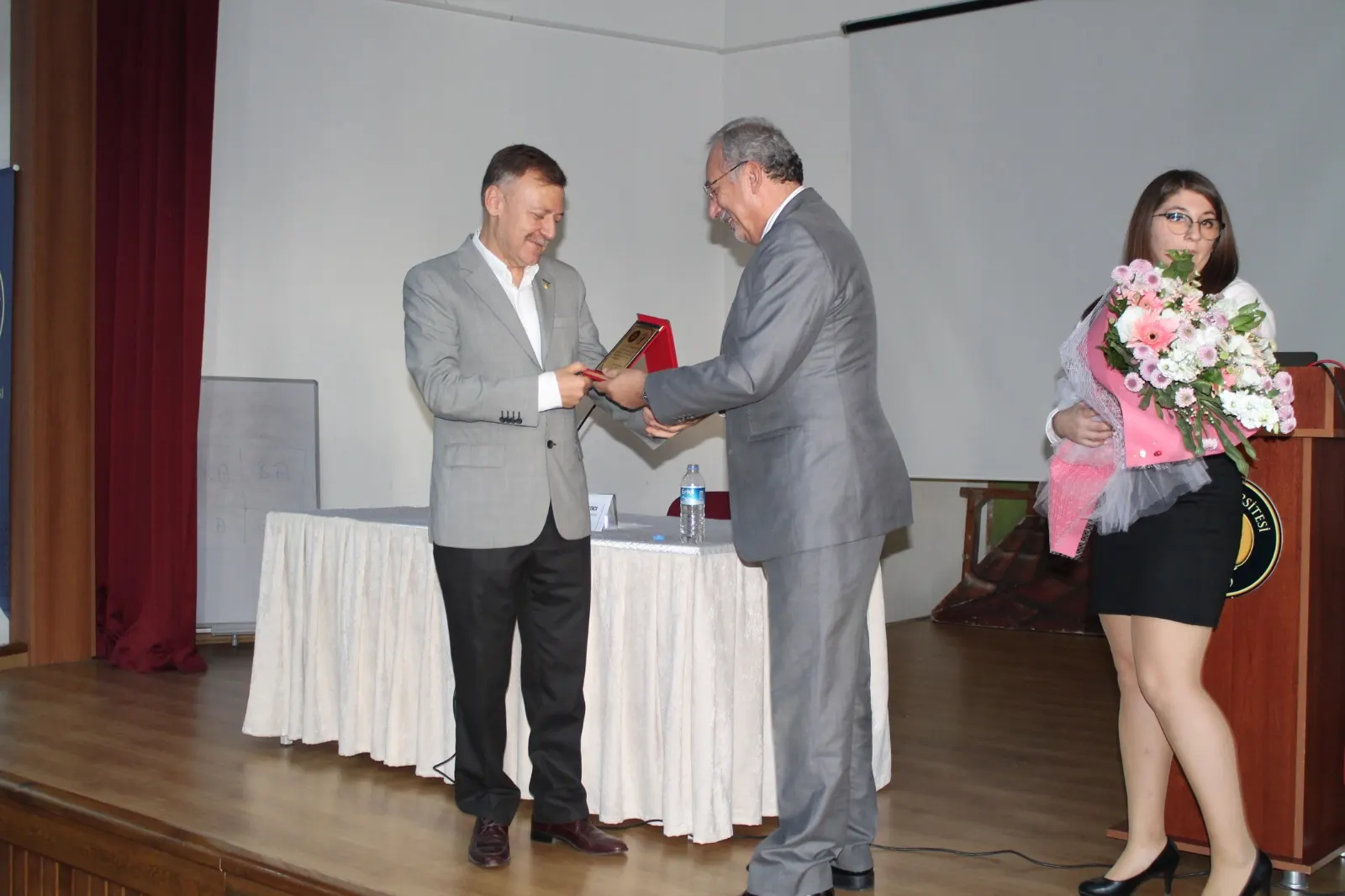 Aytuğ Atıcı’dan “cumhuriyetin Kazandırdıkları” Konferansı