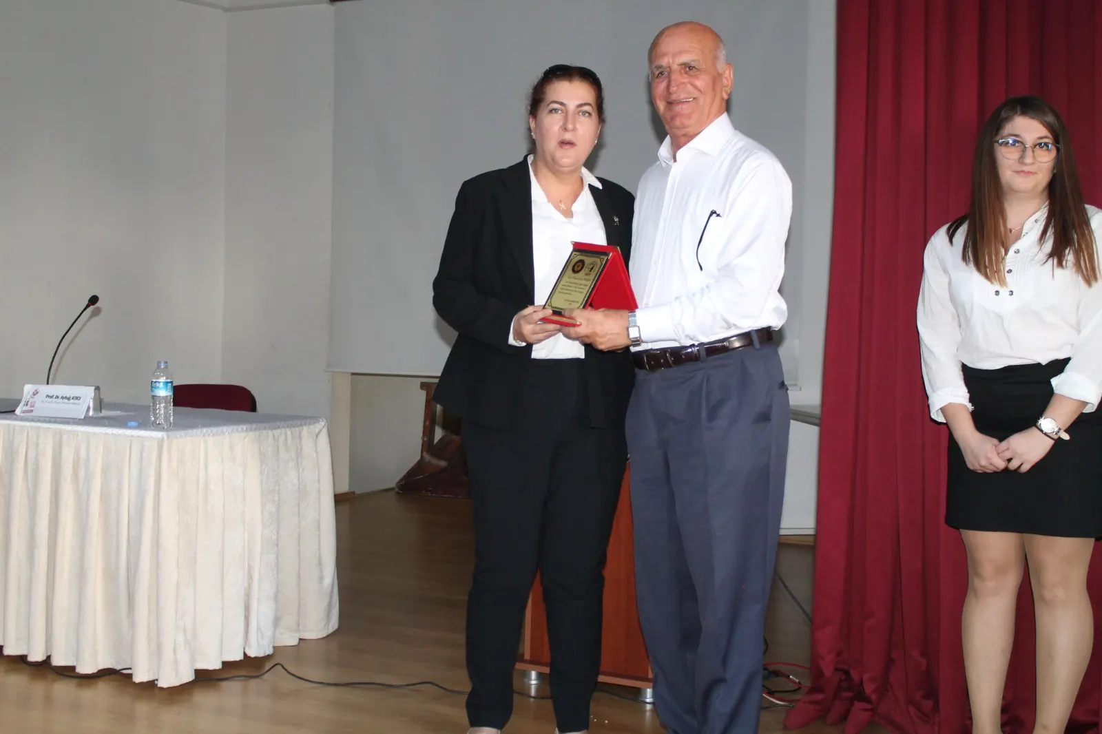 Aytuğ Atıcı’dan “cumhuriyetin Kazandırdıkları” Konferansı