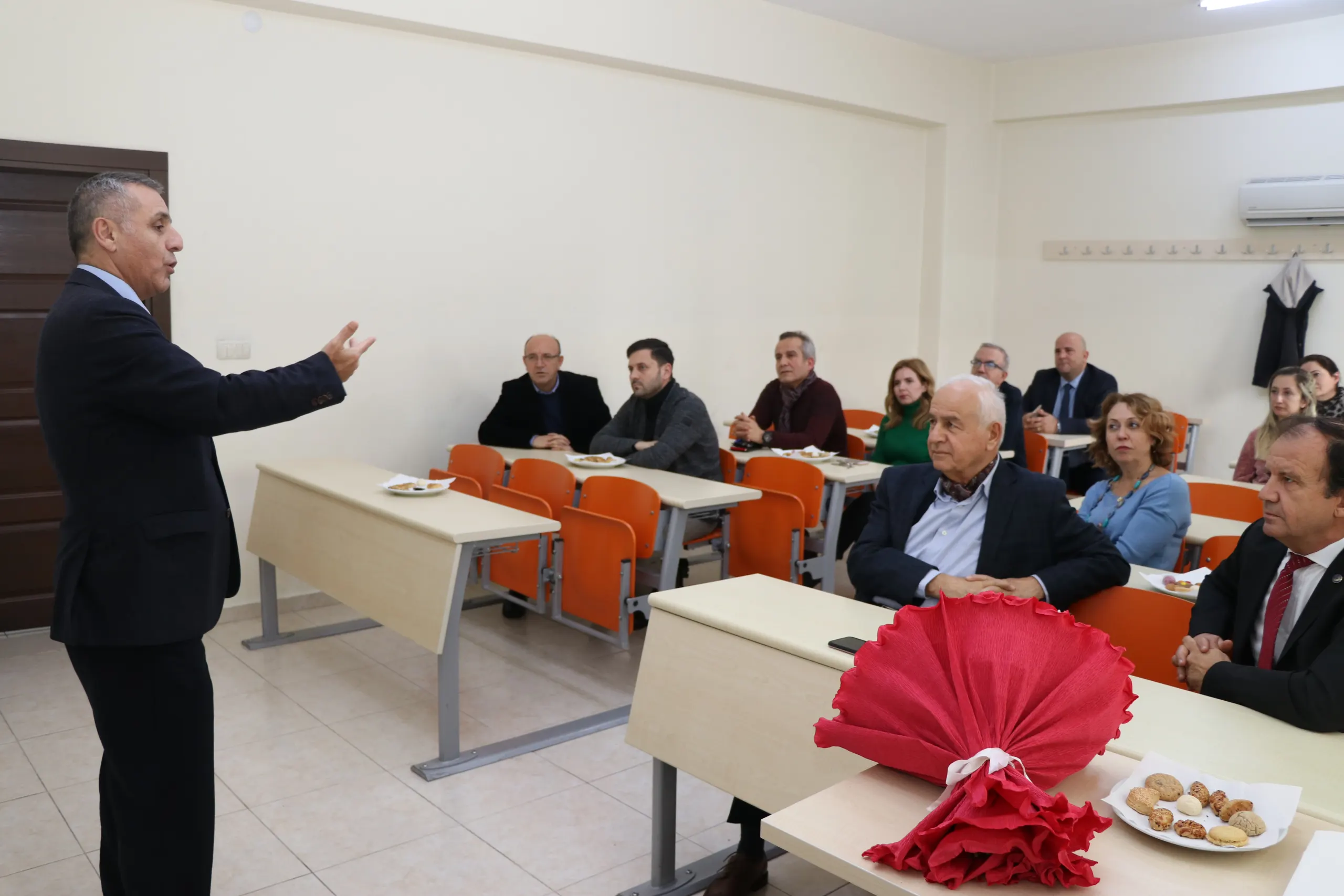 Toros Üniversitesi İisb Fakültesi Dekanlık Görevine Prof. Dr. Köksal Hazır Getirildi