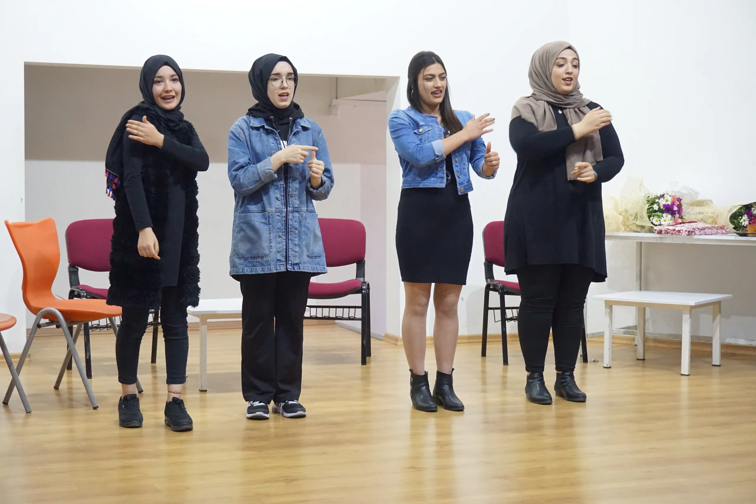 Toros Üniversitesi’nde “işaret Dili Eğitimi” Sertifikaları Verildi