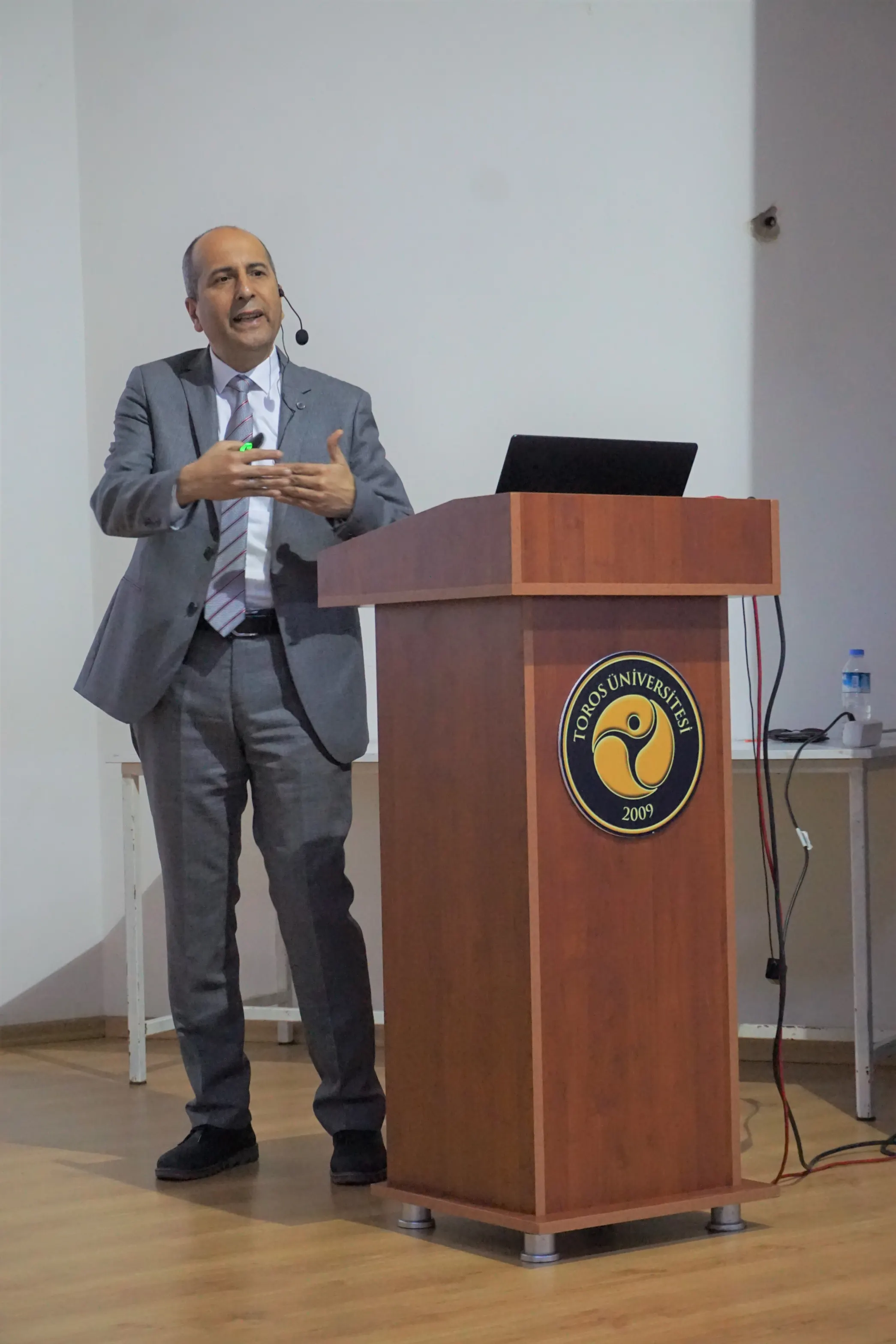 Toros Üniversitesi’nde  “deprem ve Bina Güçlendirilmesi Konferansı”