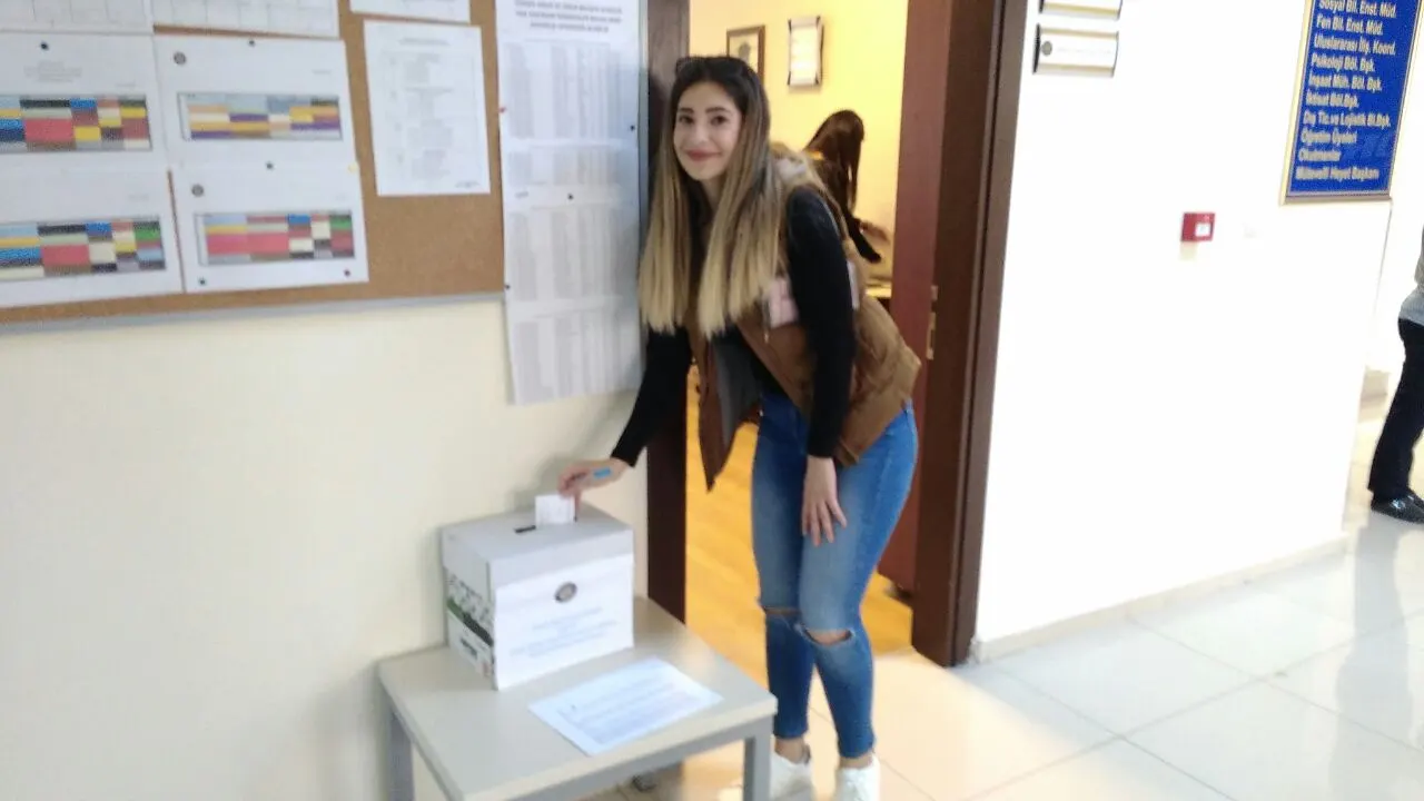 Toros Üniversitesi İ.i.s.b.f. Öğrenci Temsilcisini Seçiyor Toros Üniversitesi İ.i.s.b.f. Öğrenci Temsilcisini Seçiyor