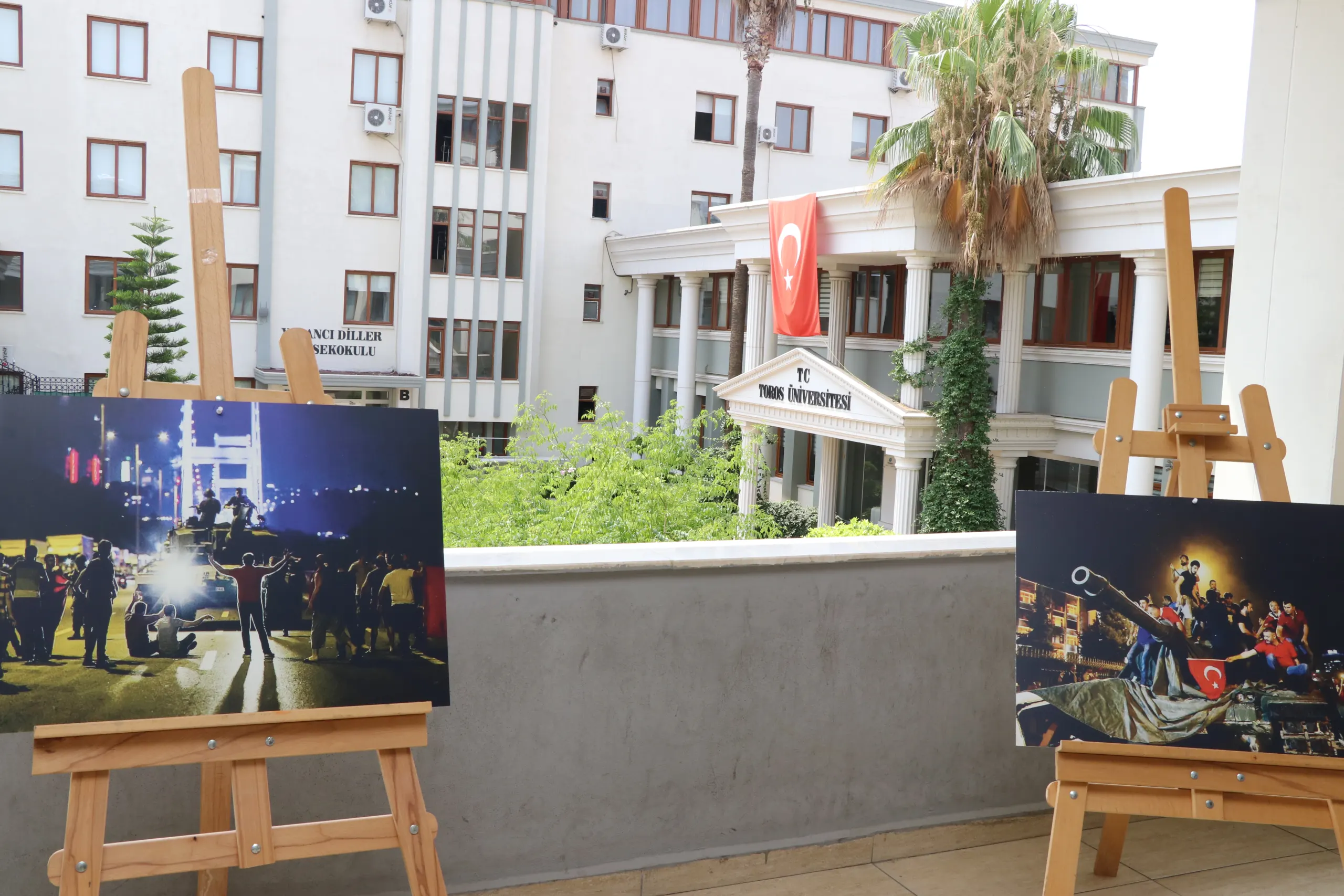 Toros Üniversitesi’nde 15 Temmuz Sergisi