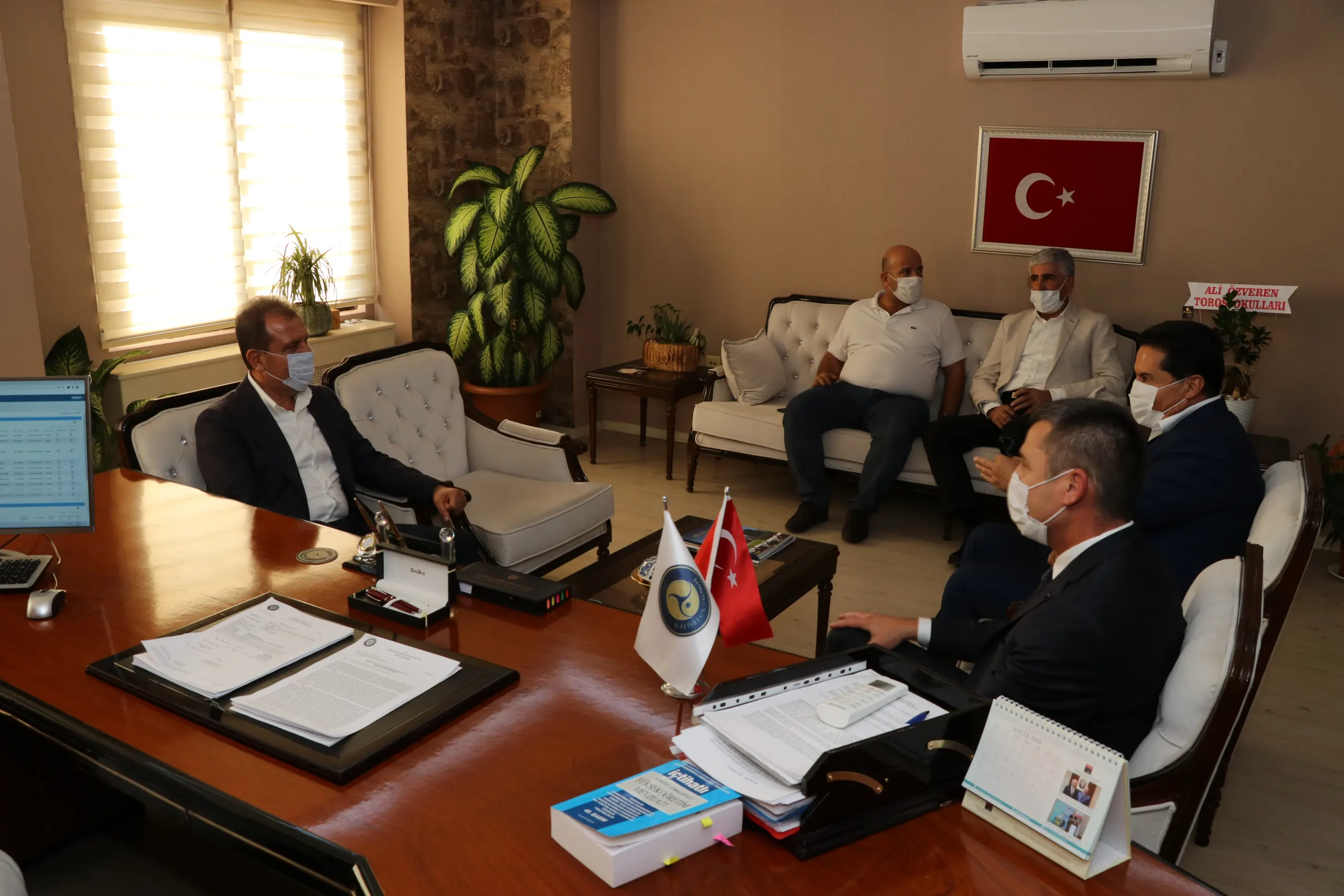 Mersin Büyükşehir Belediye Başkanı Vahap Seçer Toros Üni Tv’de