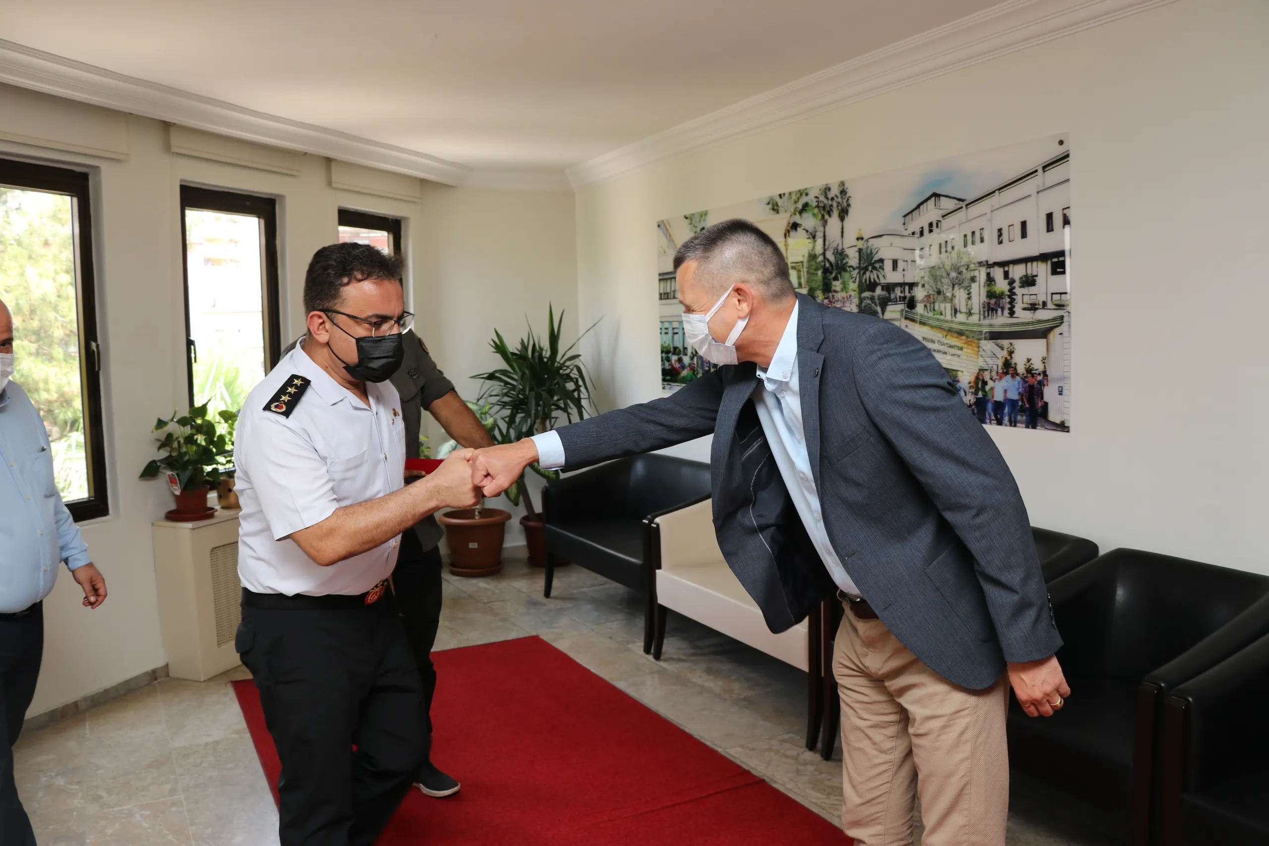 İl Jandarma Komutanı Çarıkoğlu’ndan Rektör Arıöz’e Ziyaret