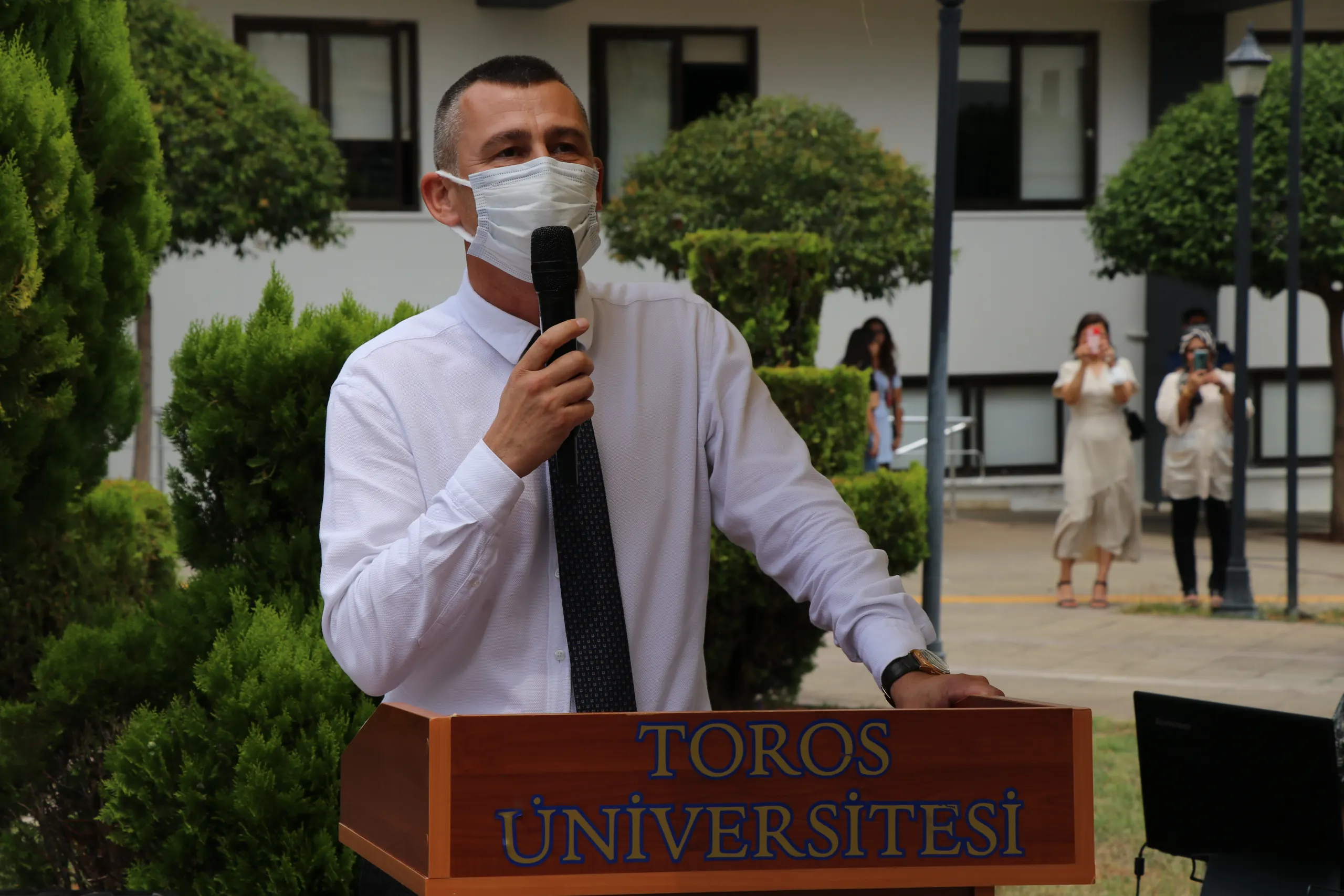 Toros Üniversitesi Hemşirelik Bölümünde Mezuniyet Sevinci