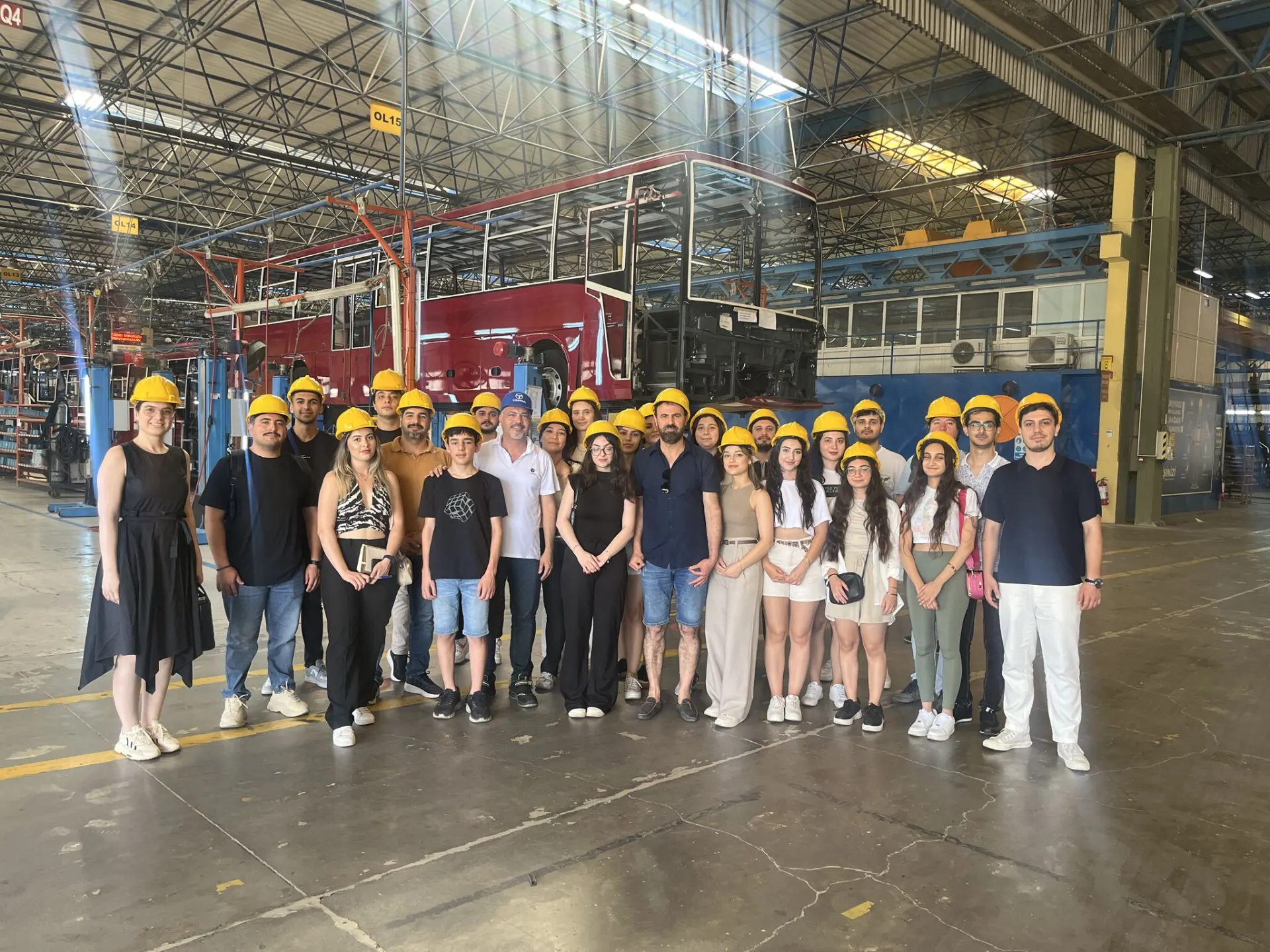 Toros Universitesi Elektrik Elektronik Mühendisliği ve Endüstri Mühendisliği öğrencileriyle TEMSA Fabrikası Teknik Gezisi