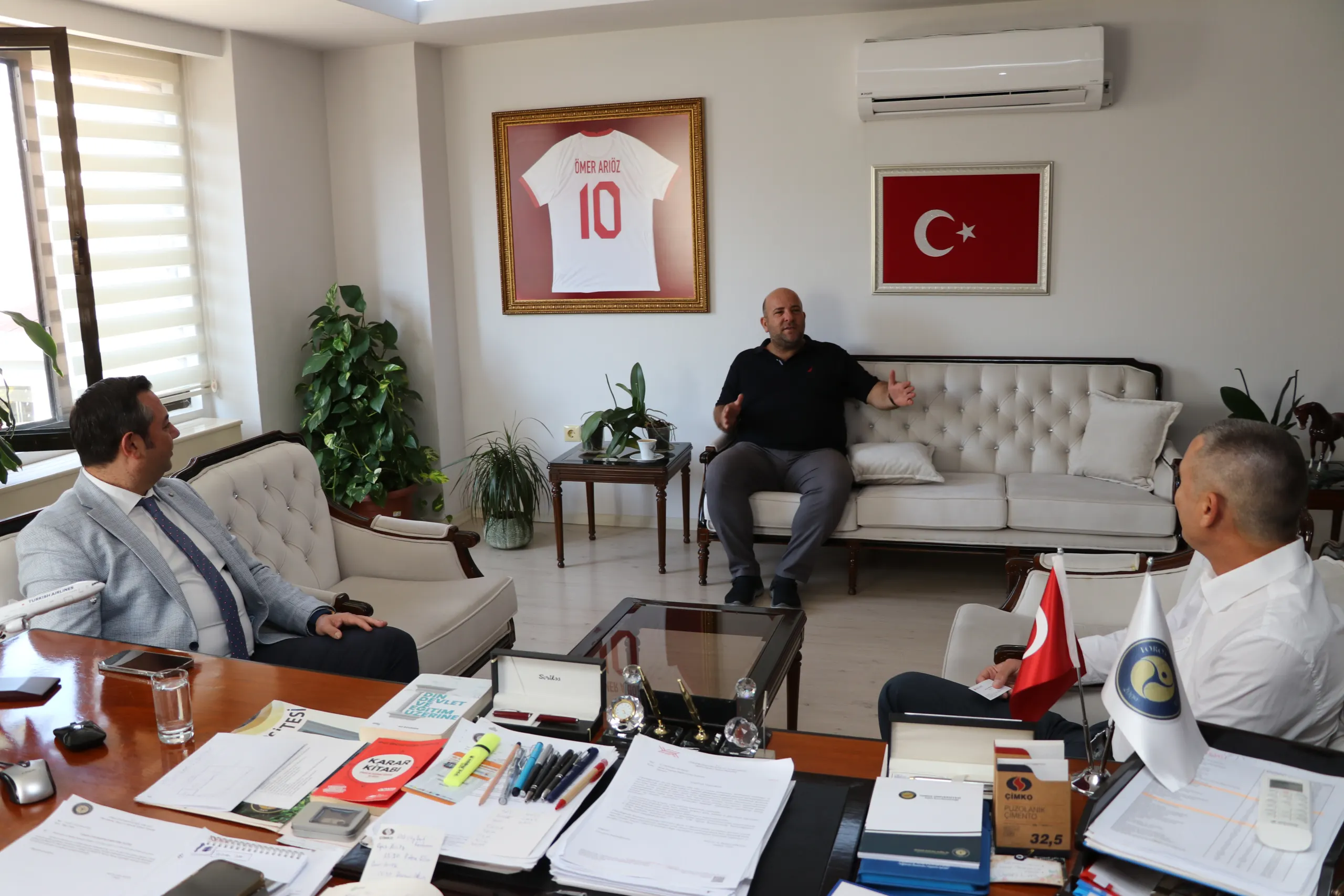 Rektör Arıöz, Merkez Bankası Mersin Şube Müdürü Serhat Akpınar’ı Kabul Etti