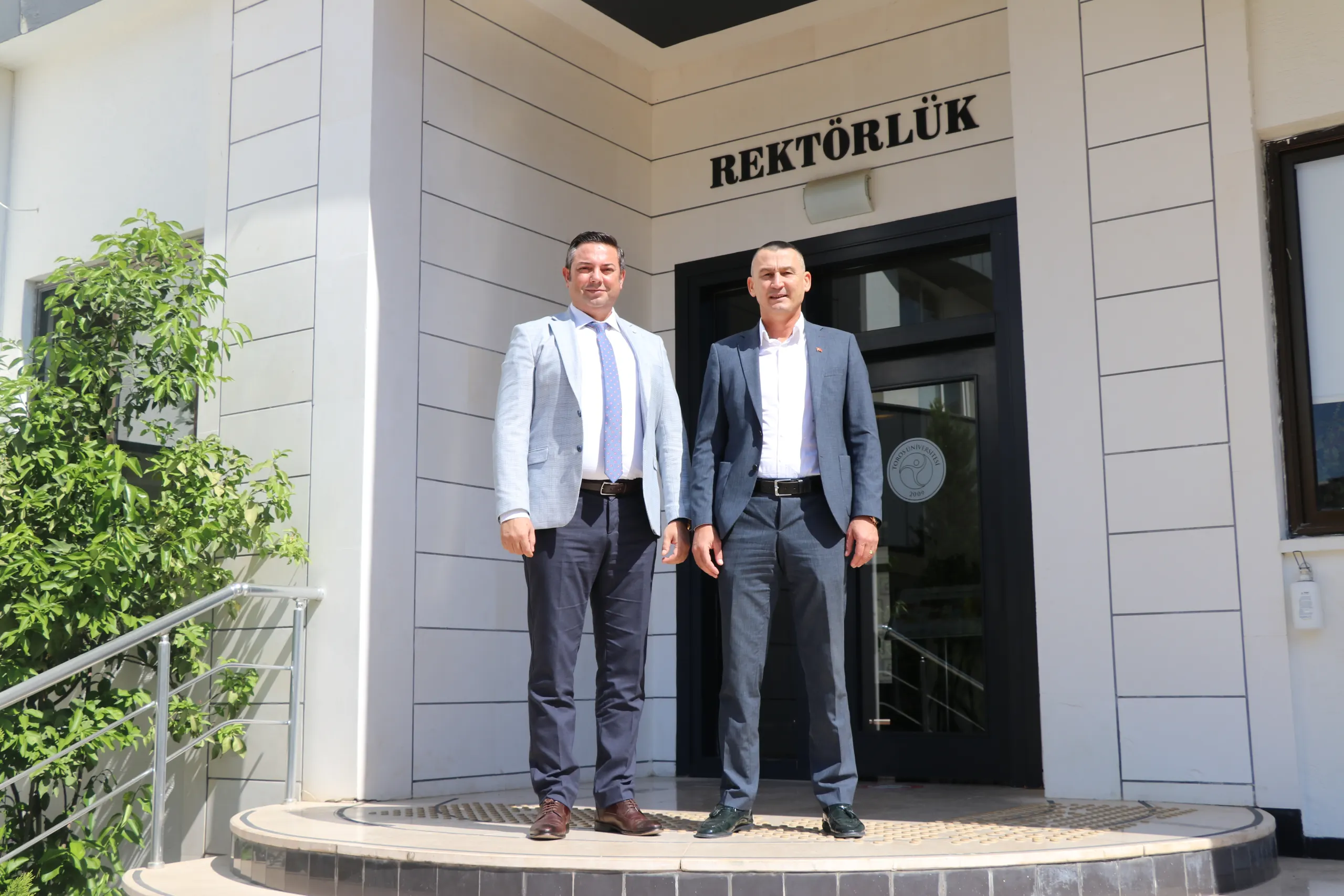 Rektör Arıöz, Merkez Bankası Mersin Şube Müdürü Serhat Akpınar’ı Kabul Etti