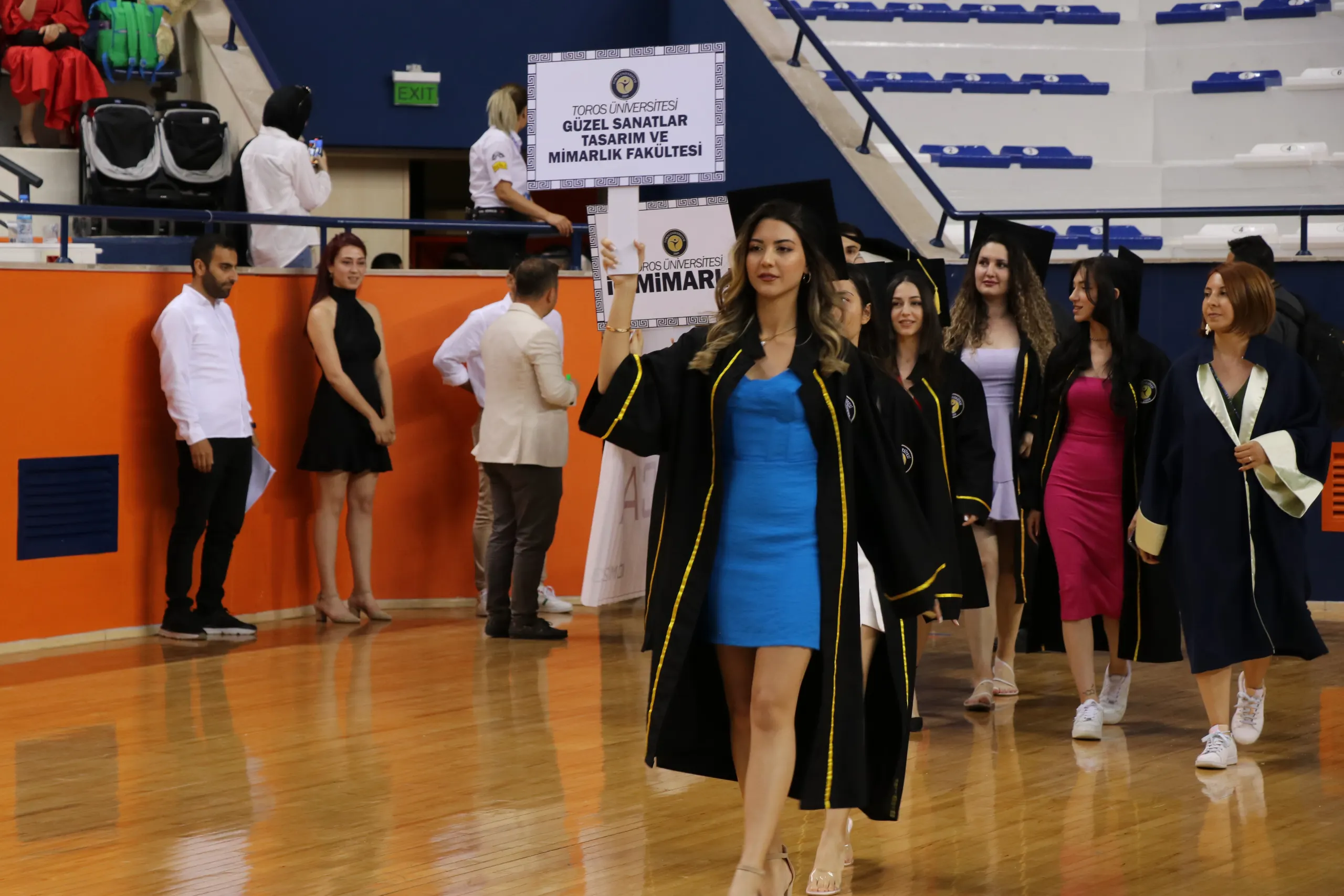 Toros Üniversitesi’nde Mezuniyet Coşkusu Toros Üniversitesi’nde Mezuniyet Coşkusu