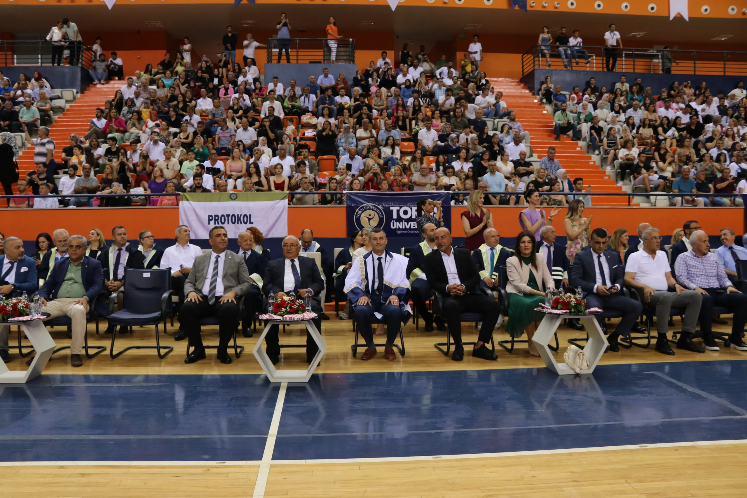 Toros Üniversitesi’nde Mezuniyet Coşkusu Toros Üniversitesi’nde Mezuniyet Coşkusu
