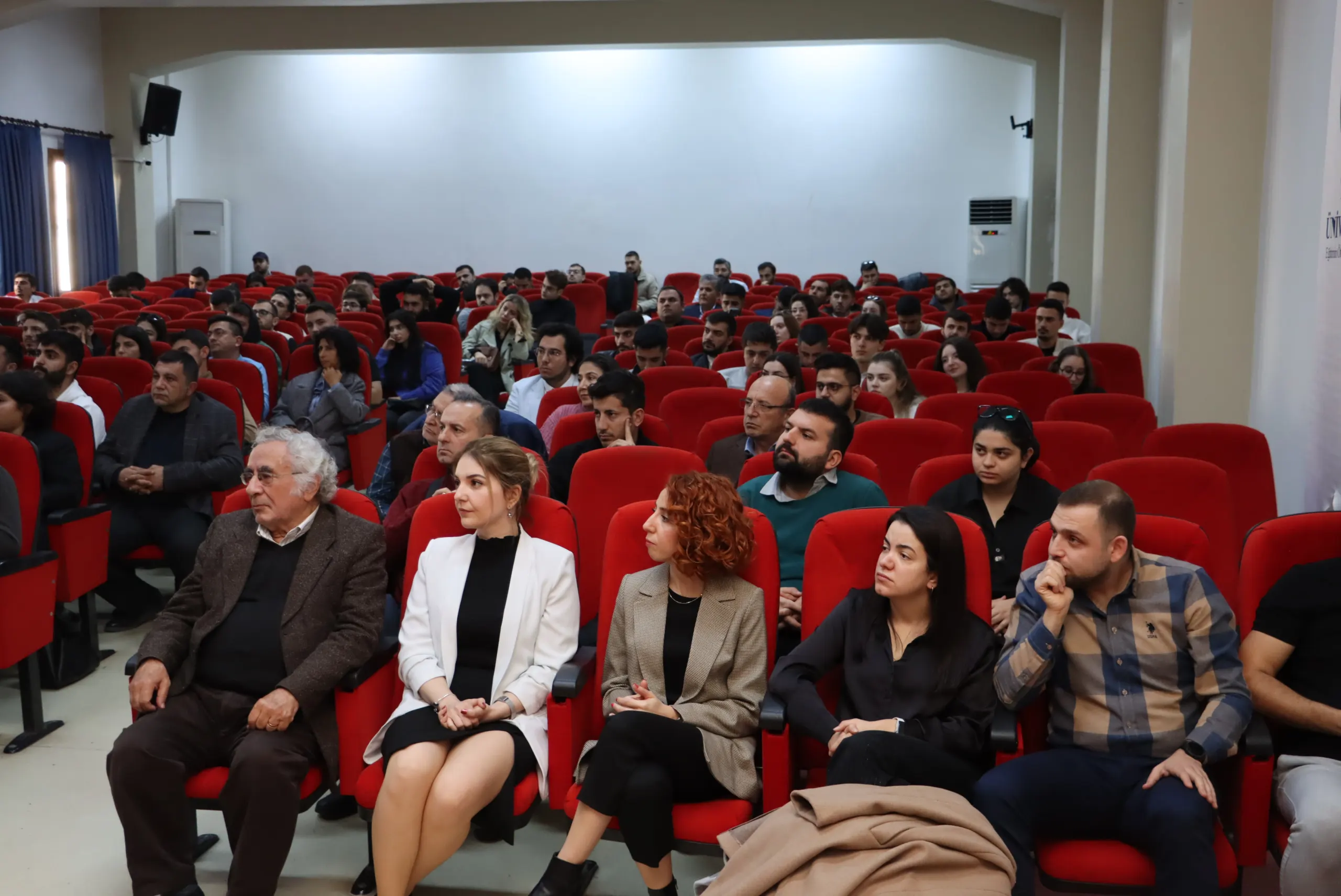 Toros Üniversitesi'nde Deprem Zirvesi Konferansı Gerçekleştirildi