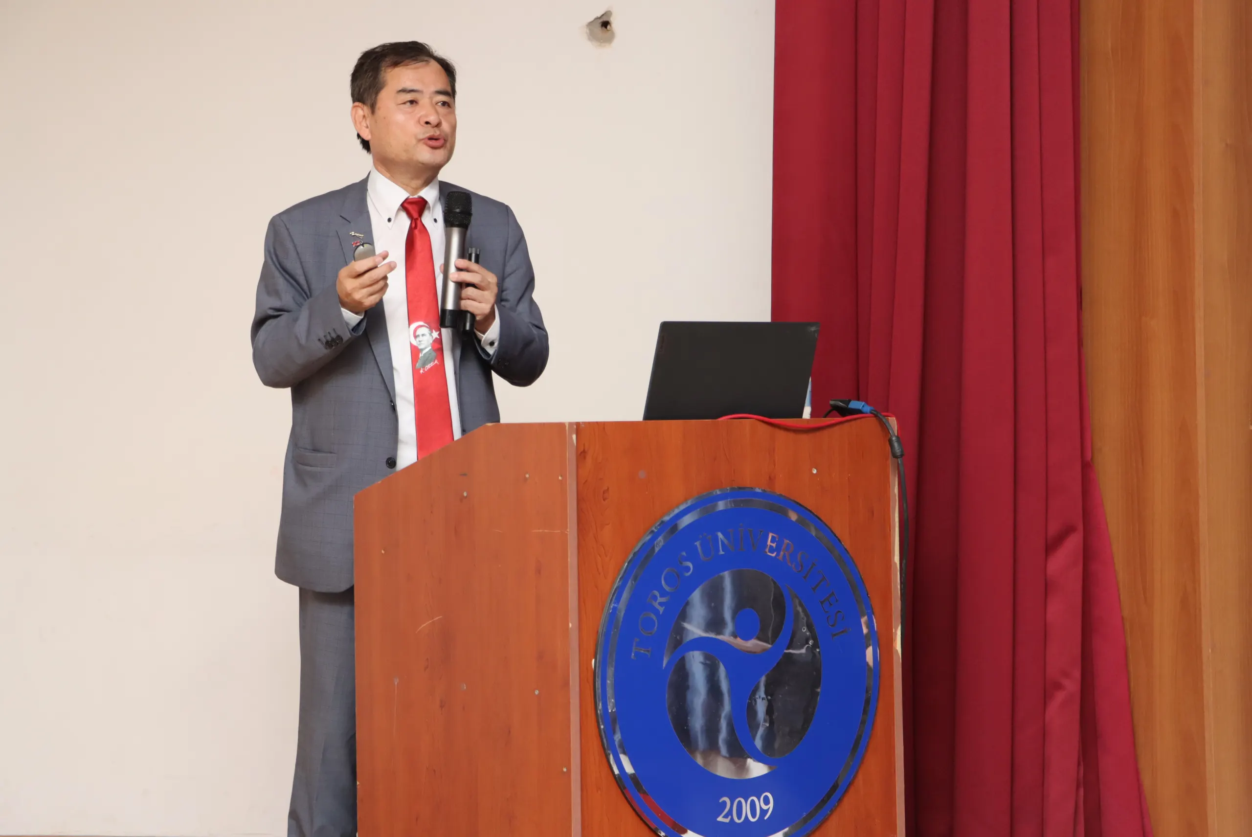 Toros Üniversitesi'nde Deprem Zirvesi Konferansı Gerçekleştirildi