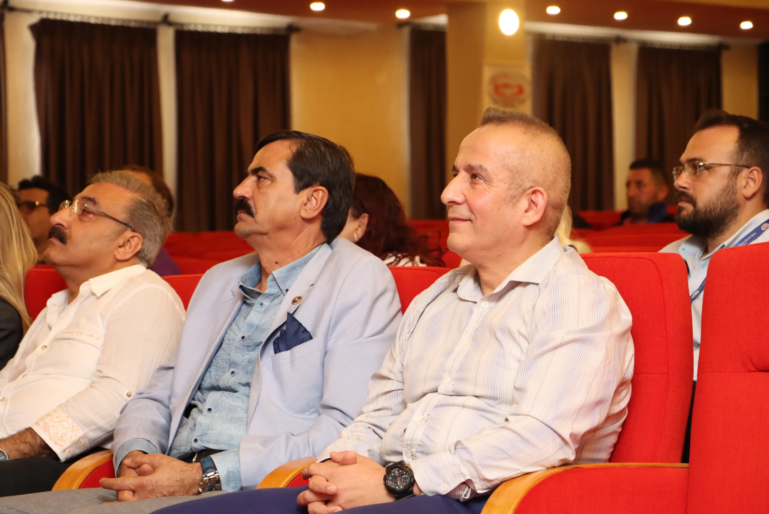 Kursiyer Emlakçılar Sertifikalarını Toros Üniversitesinde Aldı