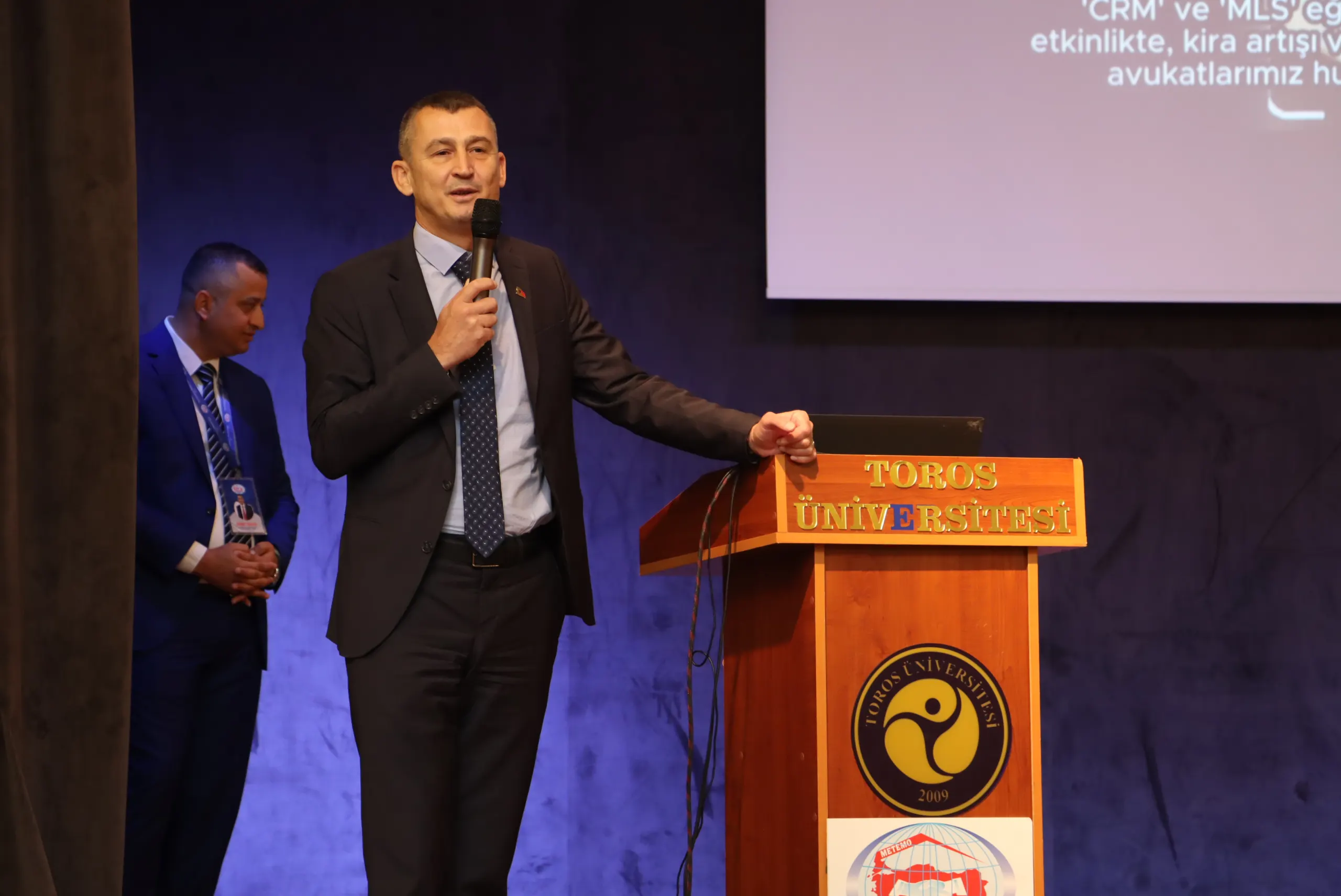 Kursiyer Emlakçılar Sertifikalarını Toros Üniversitesinde Aldı