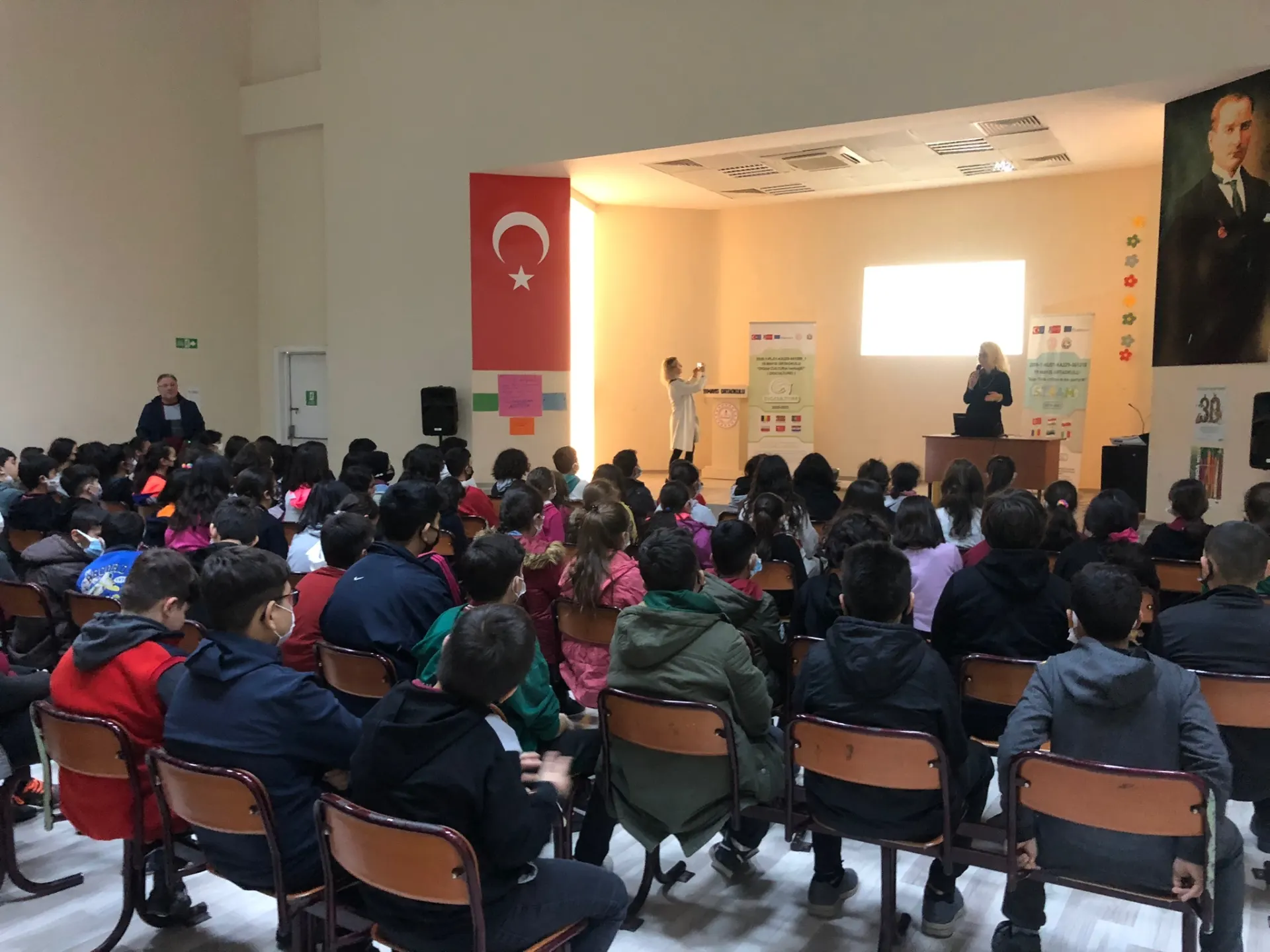 Dr. Öğr. Üyesi Merve Kalınlı, "akran Zorbalığı" Eğitimi Verdi Dr. Öğr. Üyesi Merve Kalınlı, "akran Zorbalığı" Eğitimi Verdi