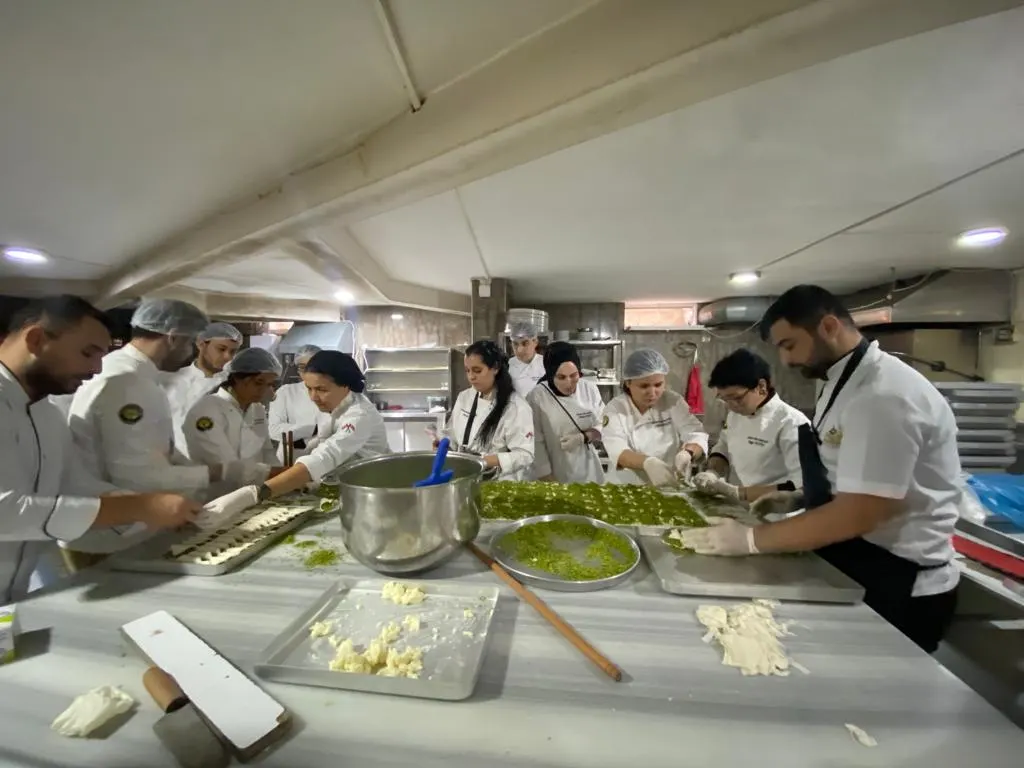 Gastronomi ve Mutfak Sanatları Öğrencileri Şerbetli Türk Tatlıları Eğitiminde