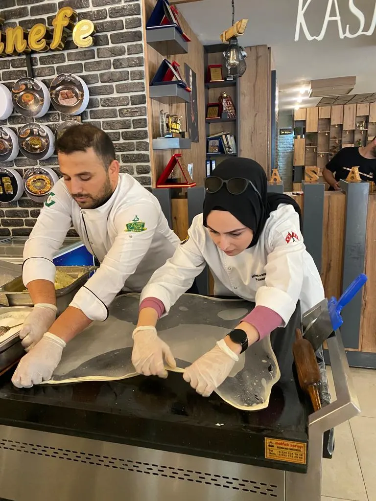 Gastronomi ve Mutfak Sanatları Öğrencileri Şerbetli Türk Tatlıları Eğitiminde
