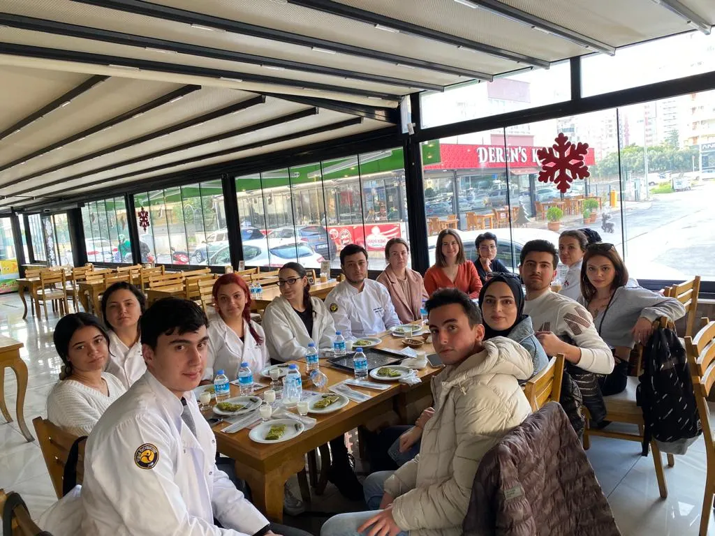 Gastronomi ve Mutfak Sanatları Öğrencileri Şerbetli Türk Tatlıları Eğitiminde