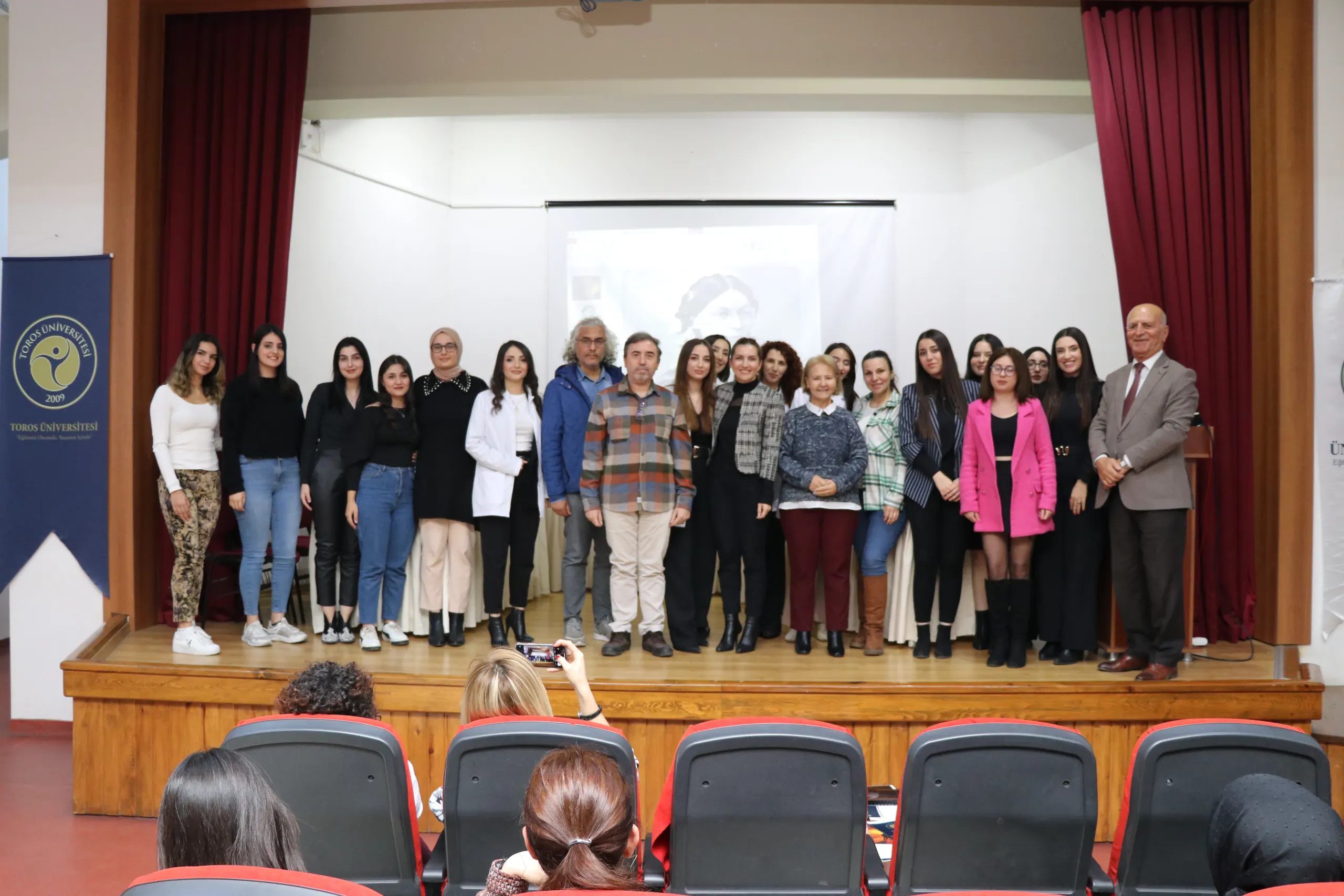 Sağlık Bilimleri Fakültesi Öğrencilerinden Münazara