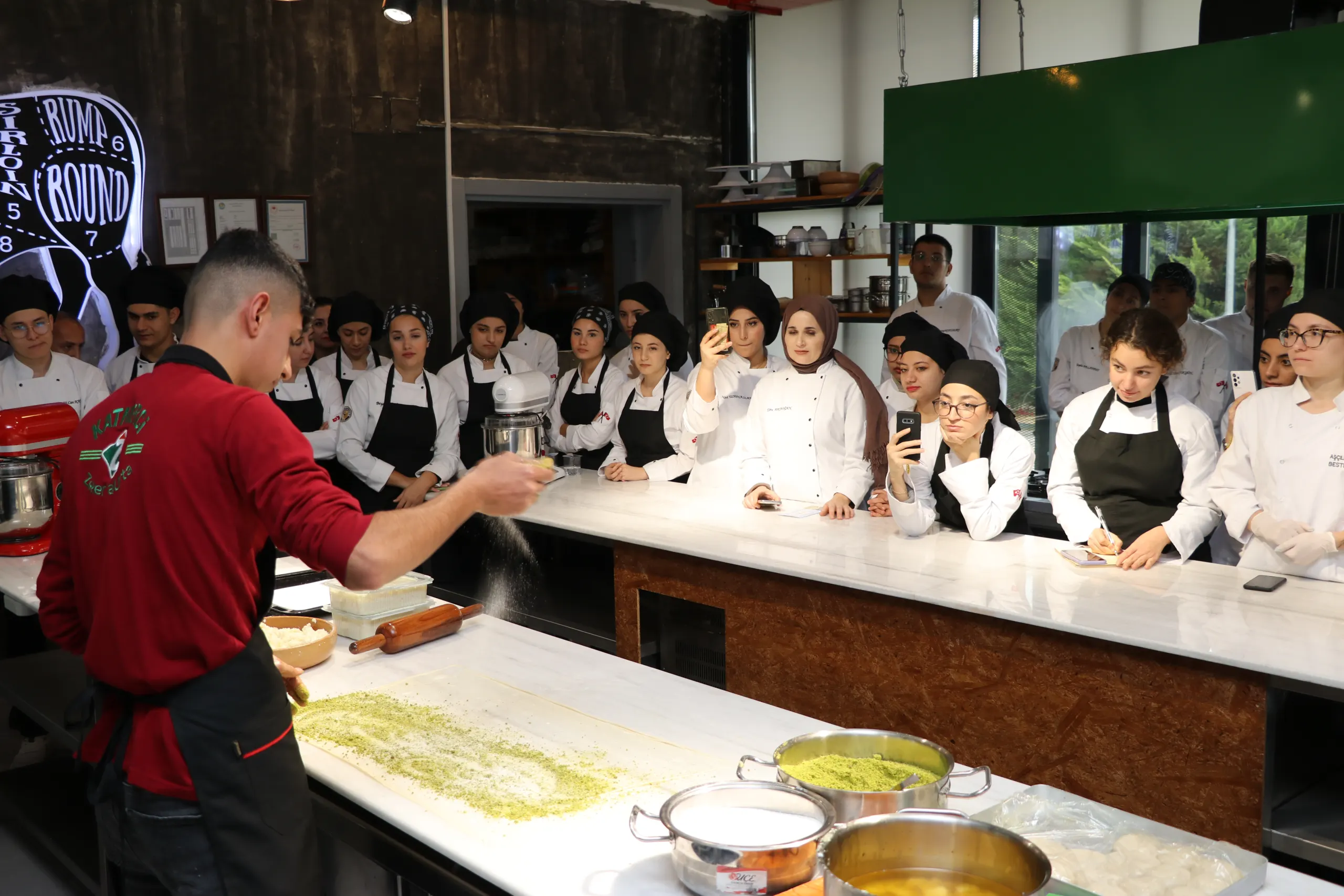 Aşçılık Programından Katmeri Dünyaya Tanıtan Usta ile Katmer Workshop