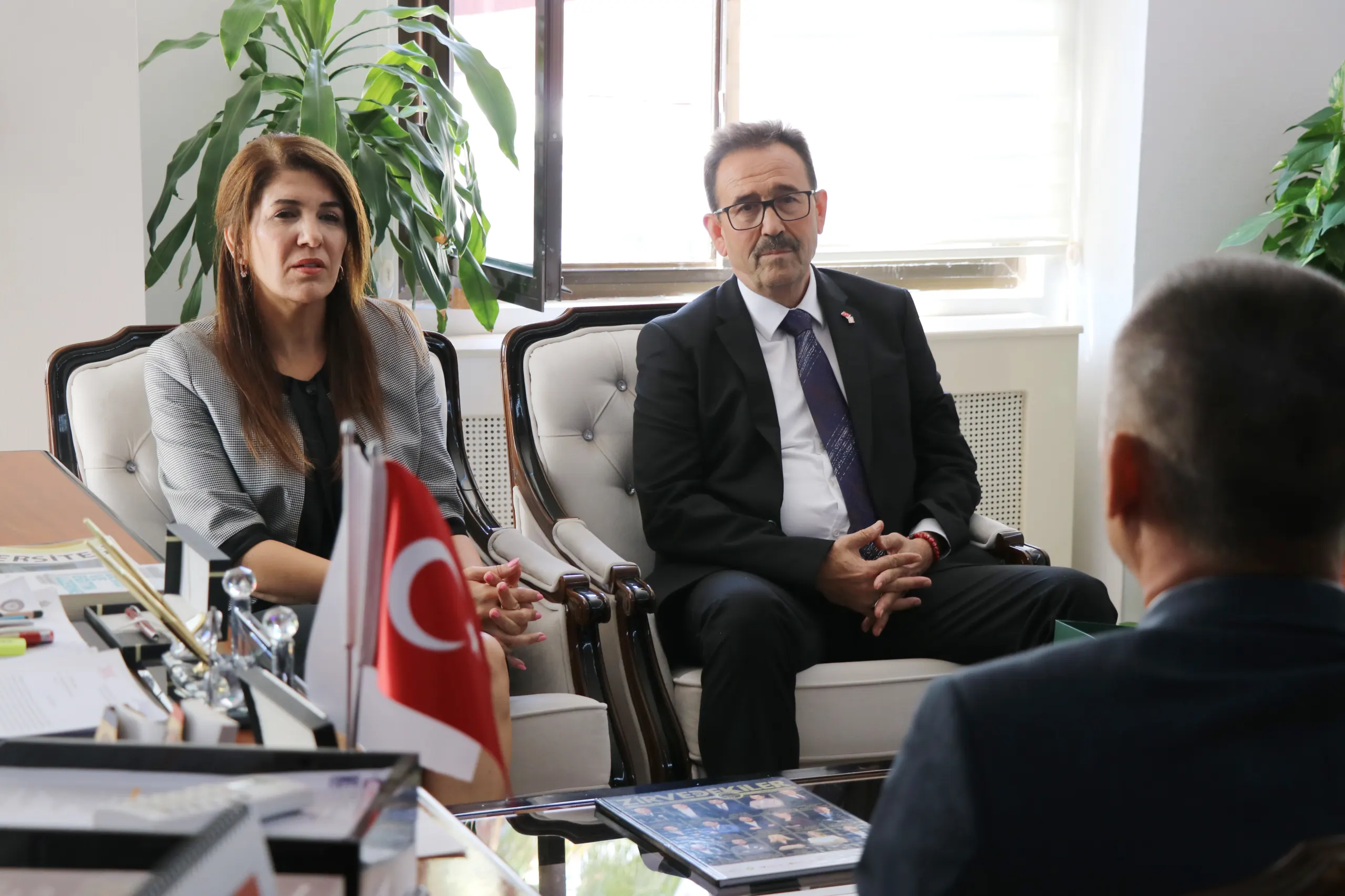 Rektör Arıöz, Kktc Mersin Başkonsolosu Zalihe Mendeli’yi Kabul Etti