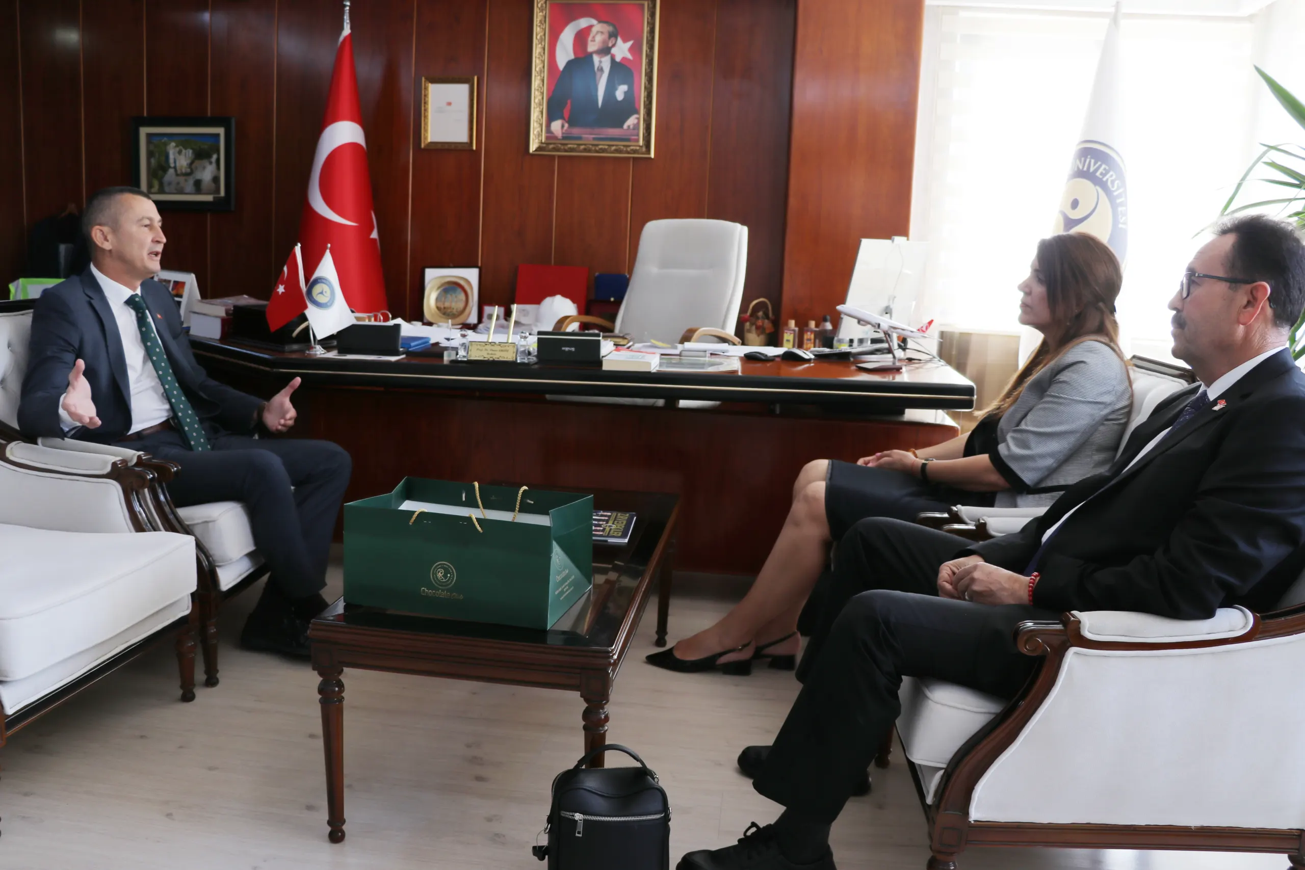 Rektör Arıöz, Kktc Mersin Başkonsolosu Zalihe Mendeli’yi Kabul Etti