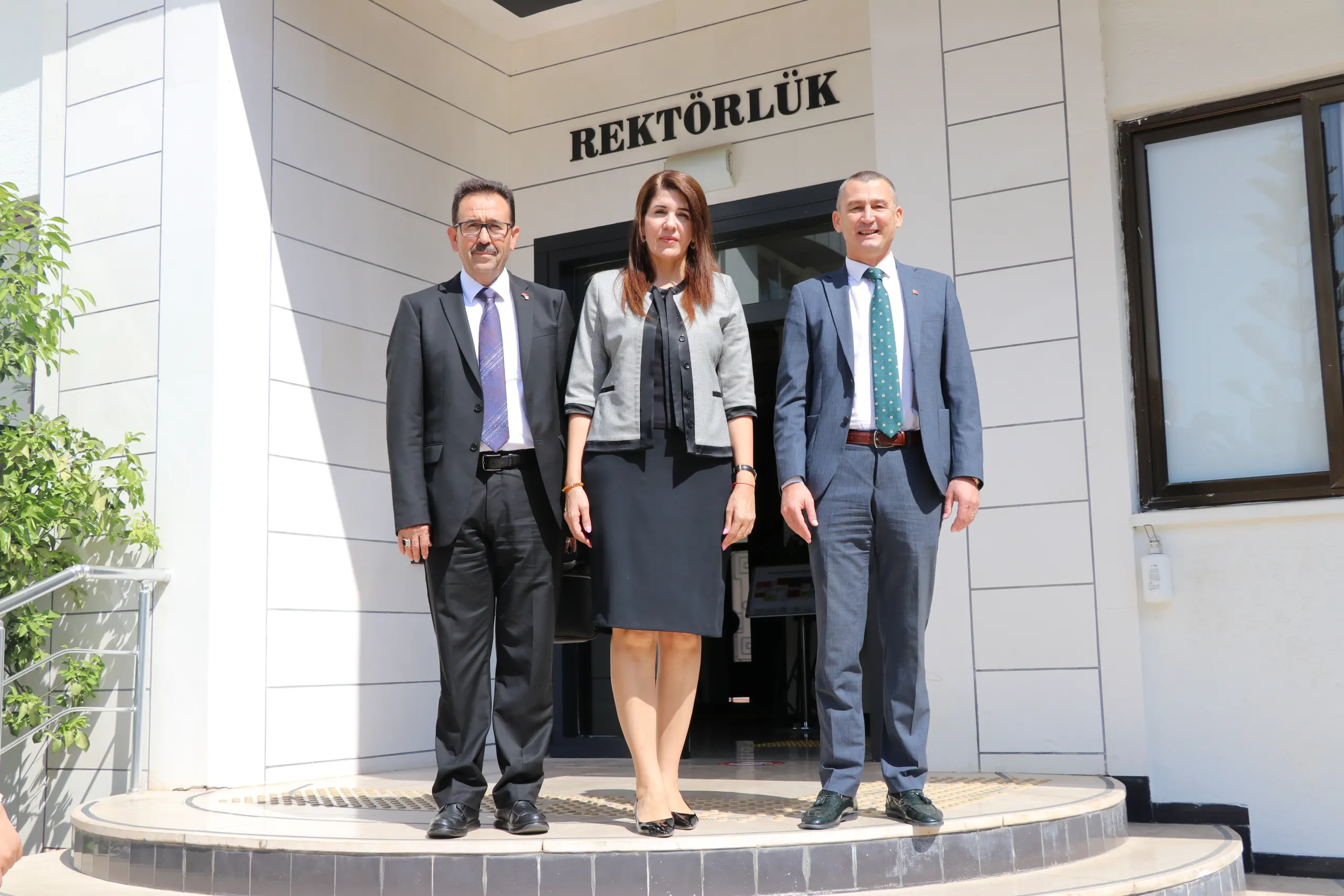 Rektör Arıöz, Kktc Mersin Başkonsolosu Zalihe Mendeli’yi Kabul Etti