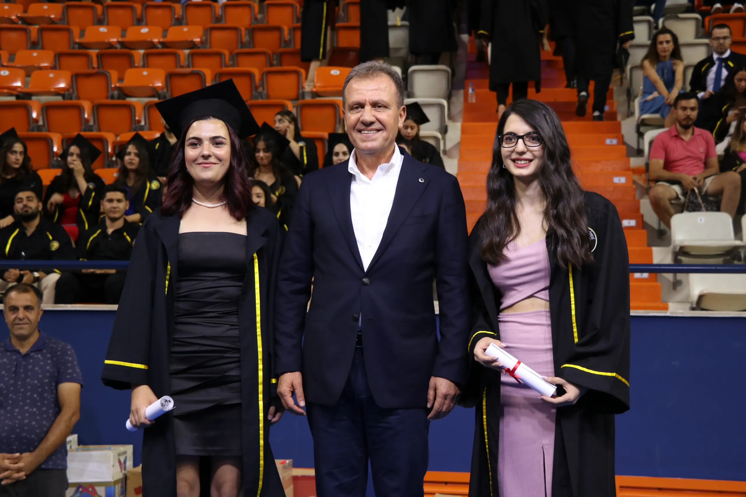 Toros Üniversitesi’nde Mezuniyet Coşkusu