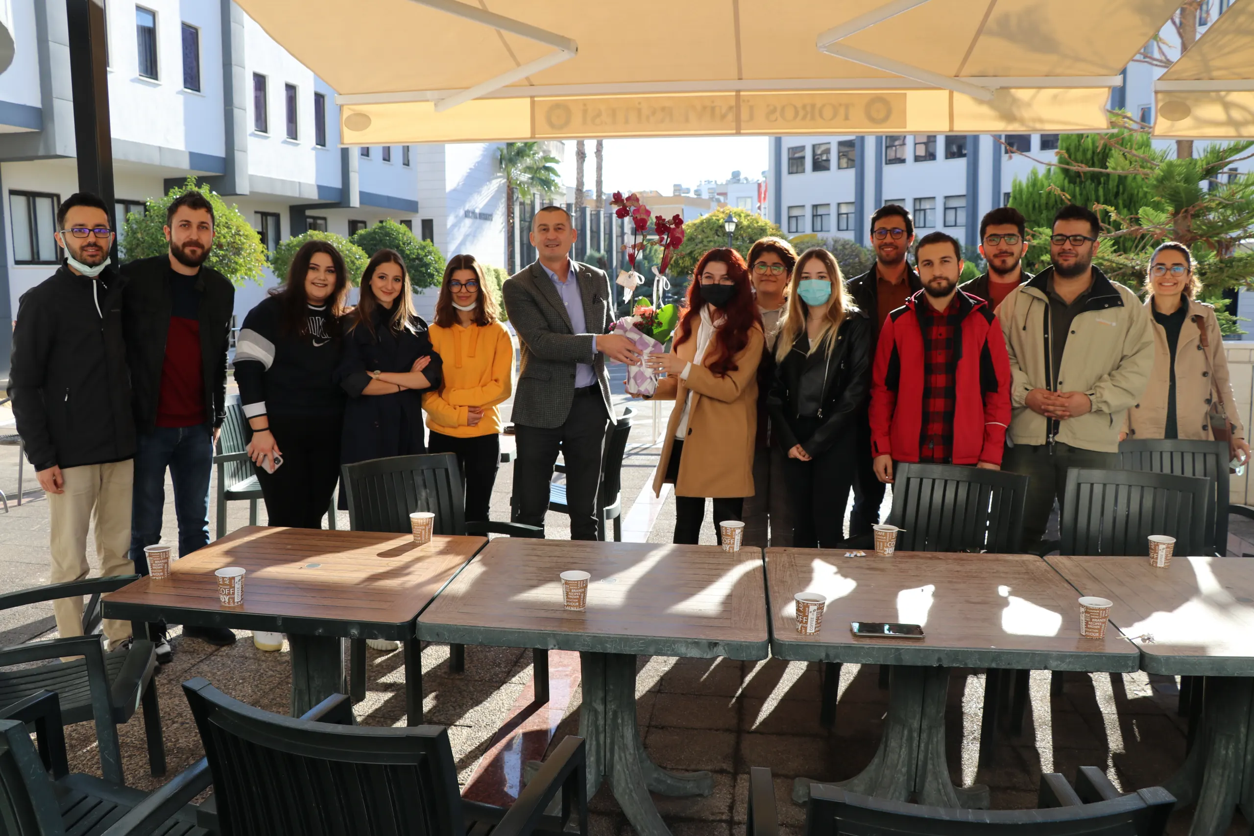 Smartlab Takım Üyelerinden Rektör Arıöz’e Ziyaret Smartlab Takım Üyelerinden Rektör Arıöz’e Ziyaret