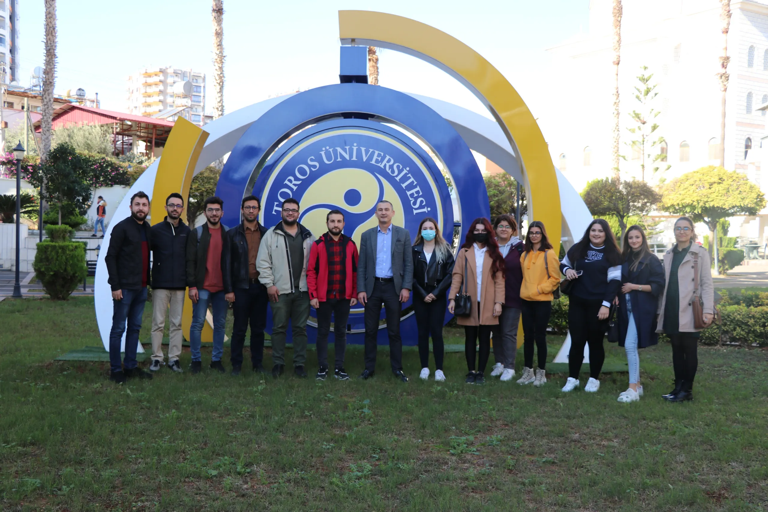 Smartlab Takım Üyelerinden Rektör Arıöz’e Ziyaret Smartlab Takım Üyelerinden Rektör Arıöz’e Ziyaret