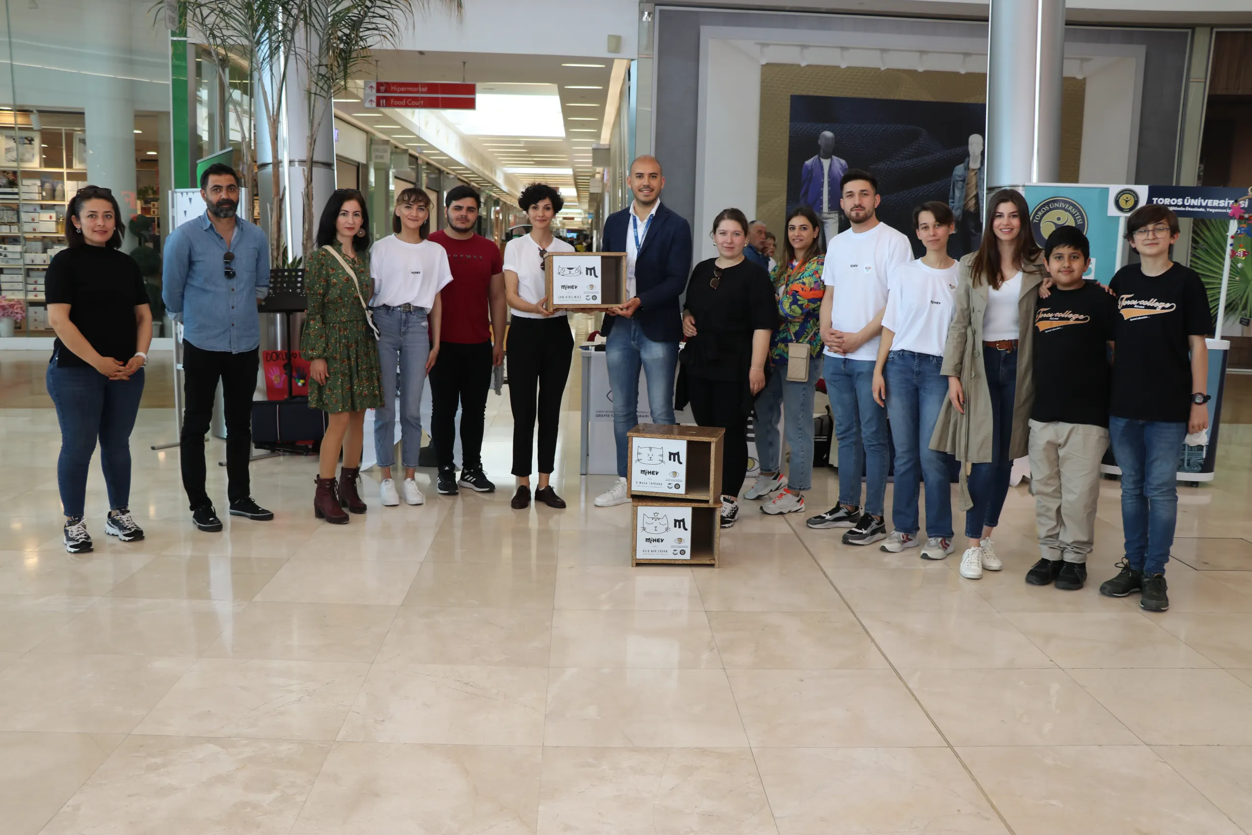 Toros Üniversitesi Sokak Hayvanları Yararına Etkinlik Gerçekleştirdi