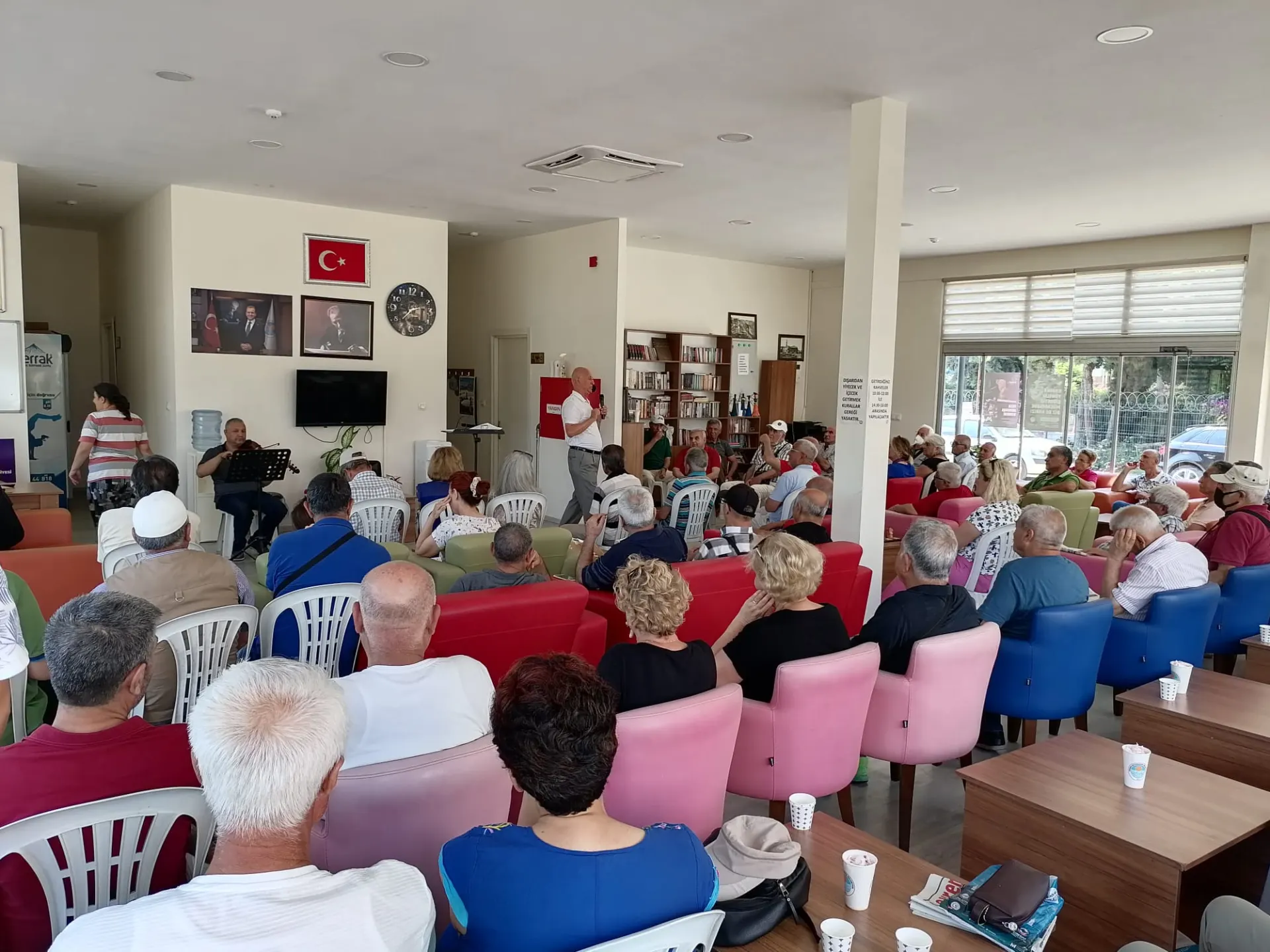 Öğr. Gör. Nevzat Erol Nazım Hikmet ve Aşık Mahsuni Şerif’i Anlattı