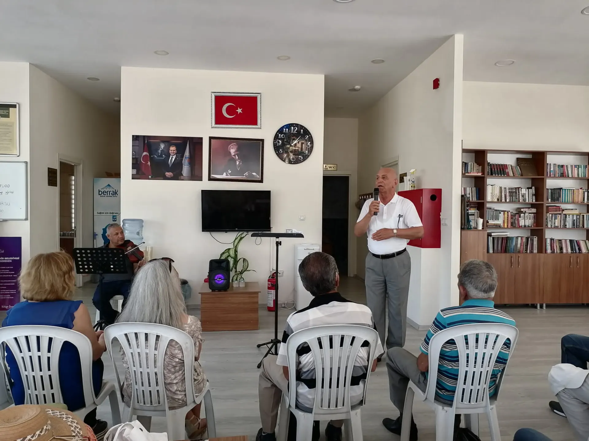 Öğr. Gör. Nevzat Erol Nazım Hikmet ve Aşık Mahsuni Şerif’i Anlattı