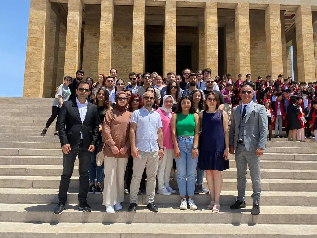 Optisyenlik Programı Öğrencileri Anıtkabir’de Optisyenlik Programı Öğrencileri Anıtkabir’de