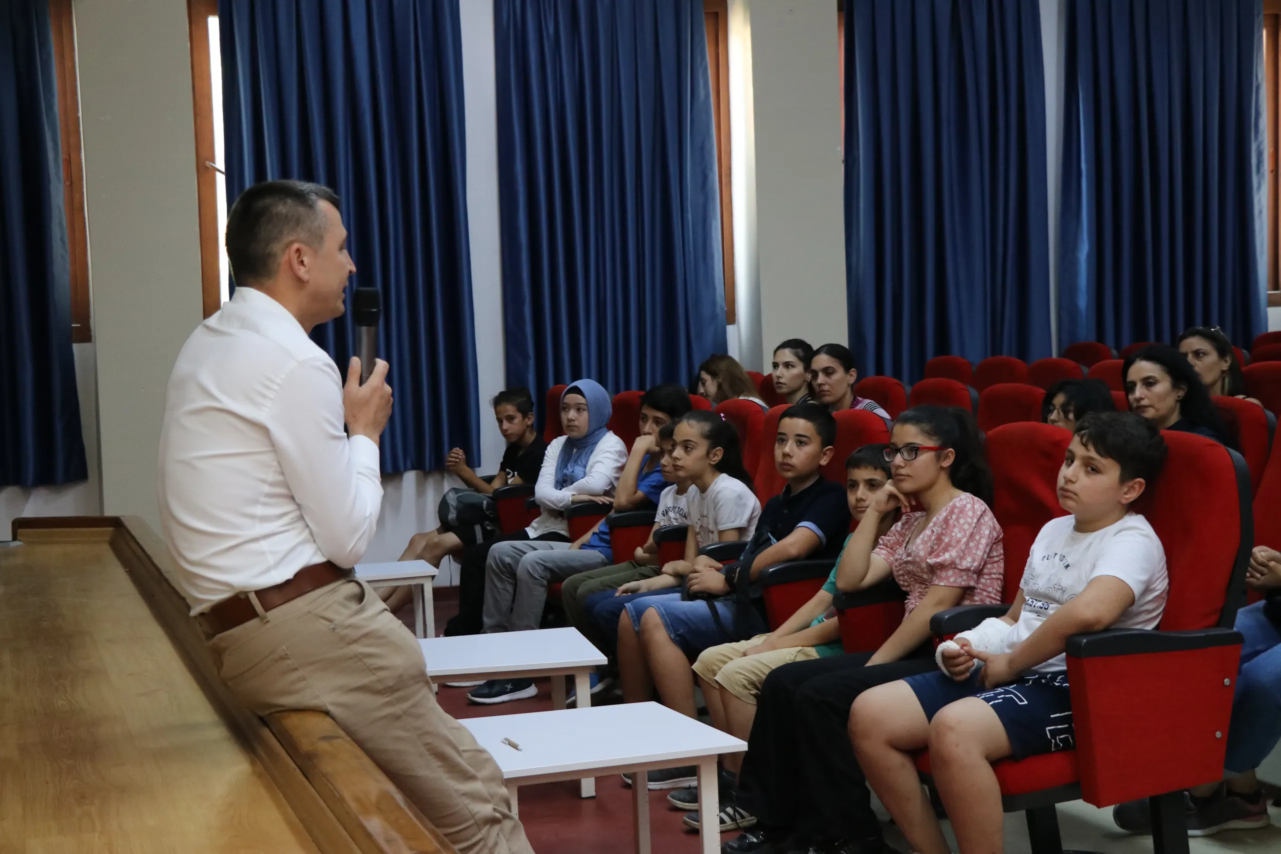Rektör Arıöz Üstün Yetenekli Öğrencilerle Buluştu