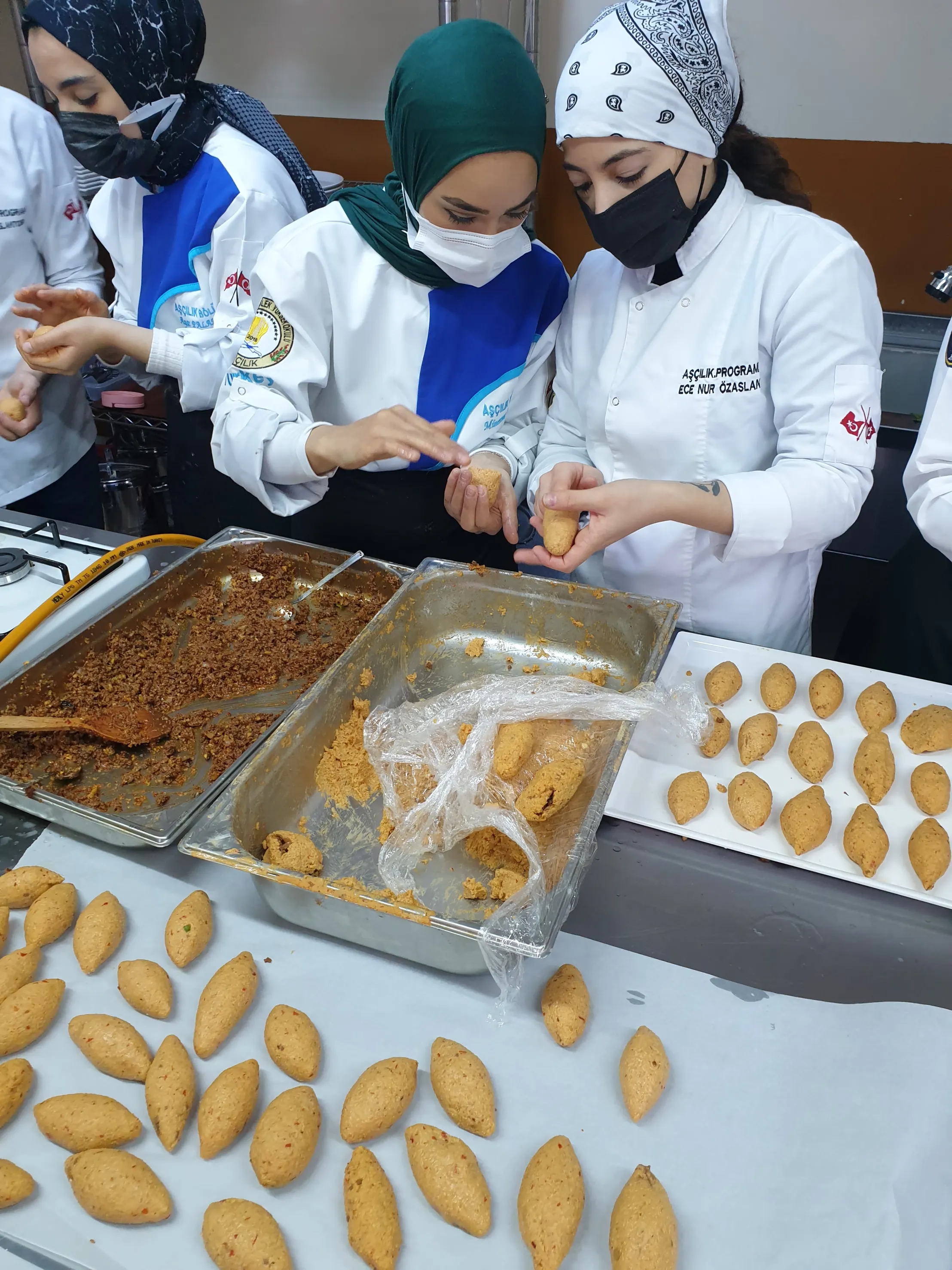 Harran Üniversitesi Halfeti Meslek Yüksekokulu'nda Yöresel Yemekler Buluşması