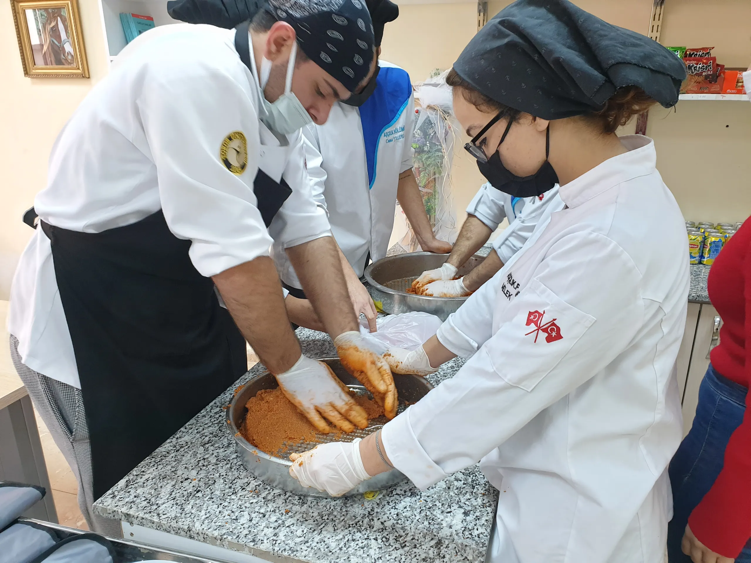 Harran Üniversitesi Halfeti Meslek Yüksekokulu'nda Yöresel Yemekler Buluşması