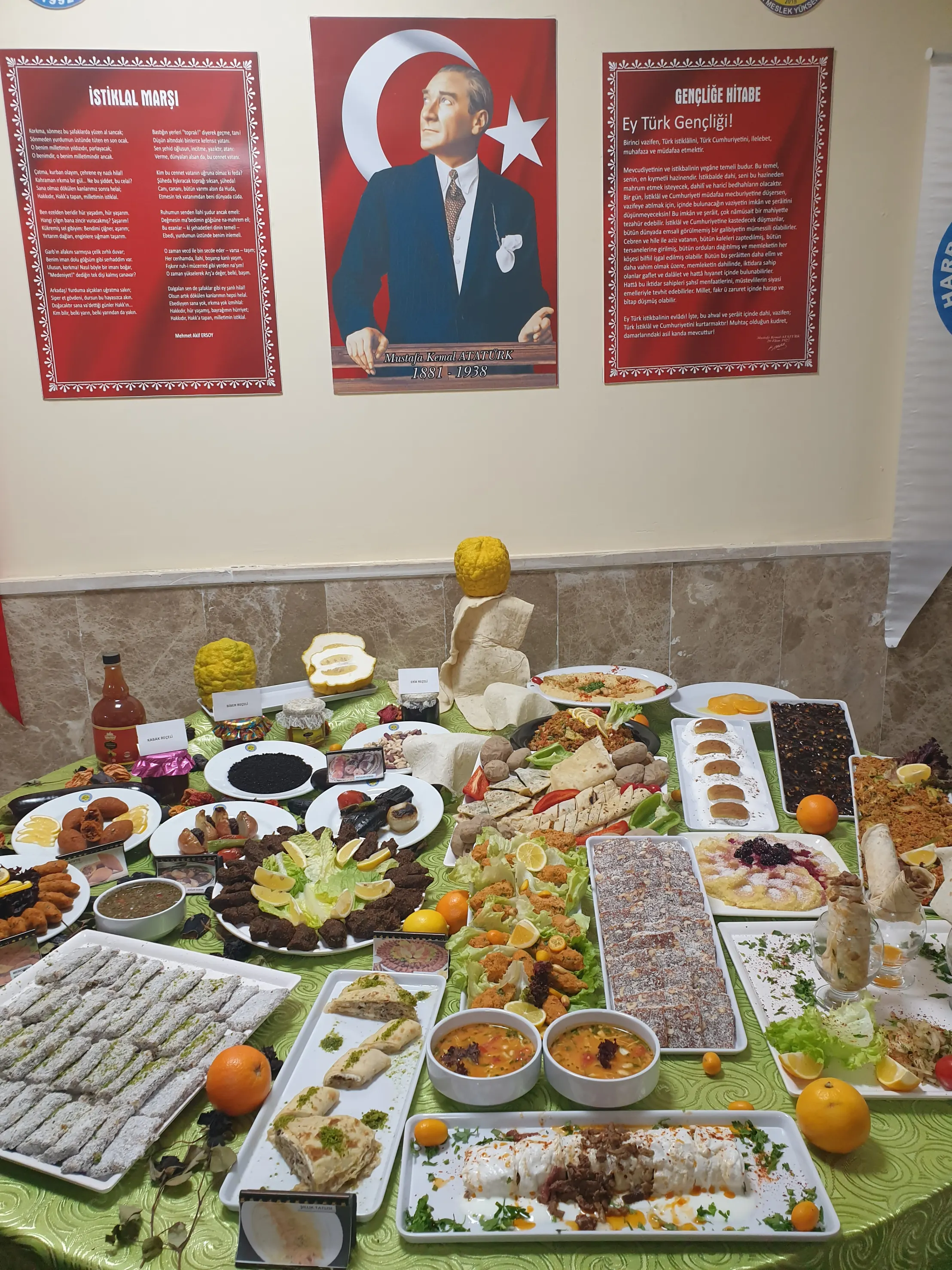 Harran Üniversitesi Halfeti Meslek Yüksekokulu'nda Yöresel Yemekler Buluşması