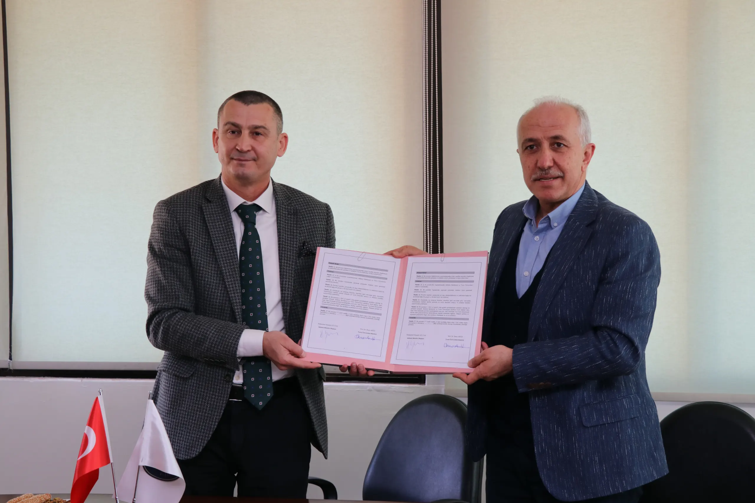 Toros Üniversitesi ile Akdeniz Belediyesi Arasında İşbirliği Protokolü Toros Üniversitesi ile Akdeniz Belediyesi Arasında İşbirliği Protokolü