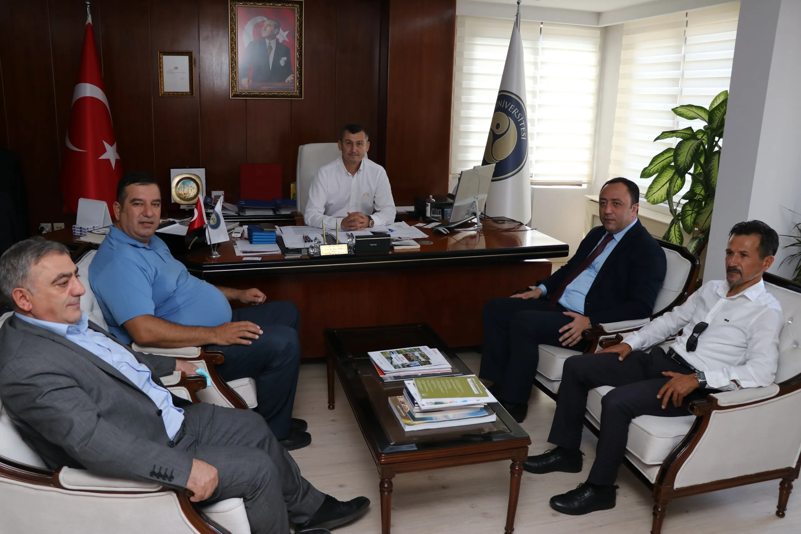 Azerbaycan Yükseliş Partisi’nden Rektör Arıöz’e Ziyaret