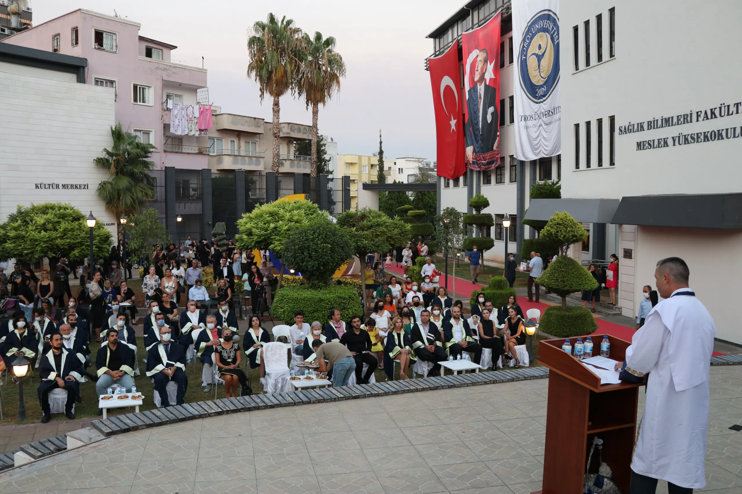 Toros Üniversitesi’nde Mezuniyet Töreni Heyecanı