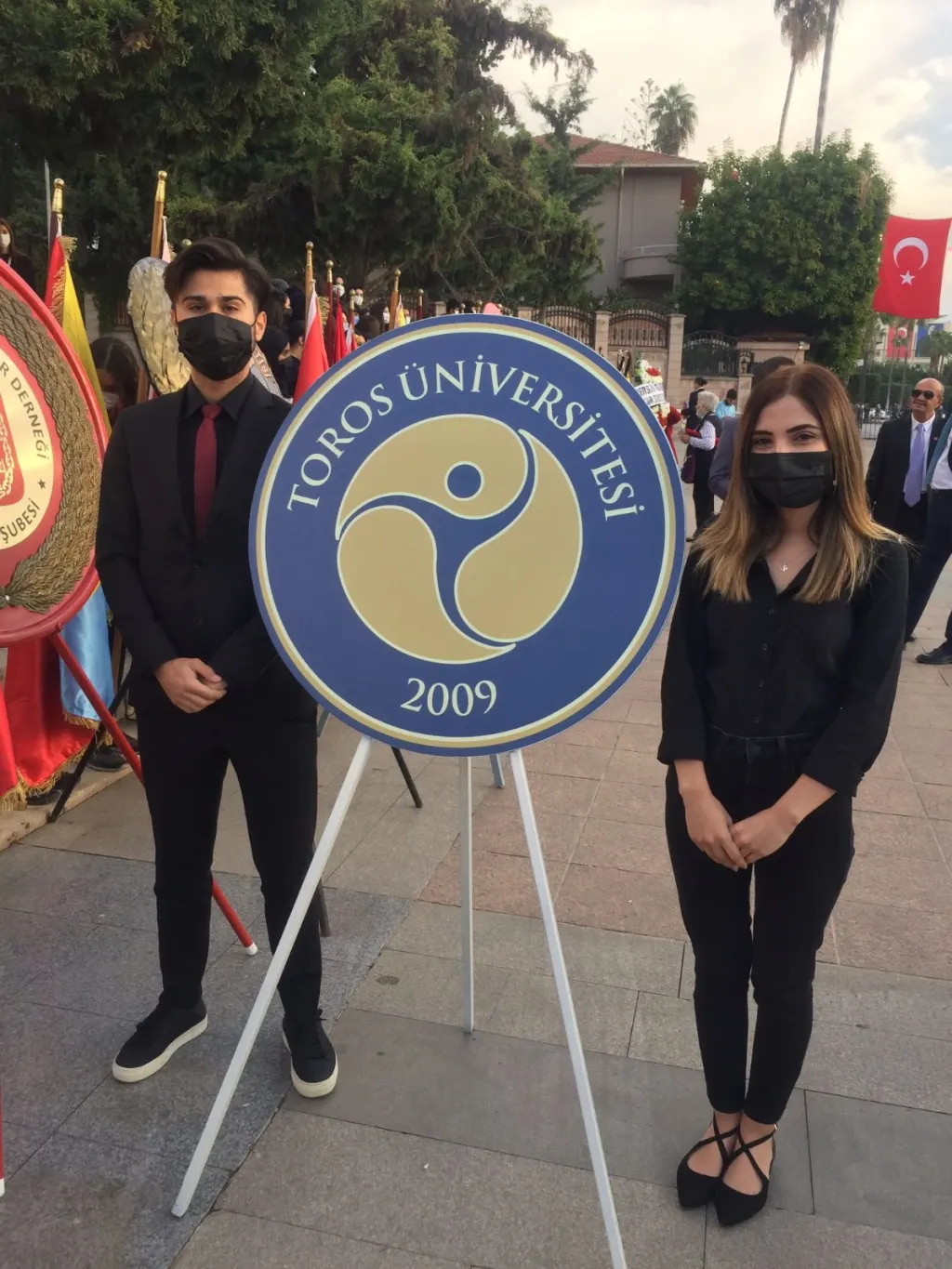 Rektör Prof. Dr. Ömer Arıöz Atatürk Anıtına Çelenk Bıraktı