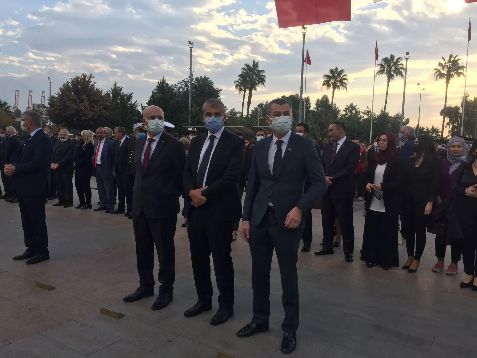 Rektör Prof. Dr. Ömer Arıöz Atatürk Anıtına Çelenk Bıraktı