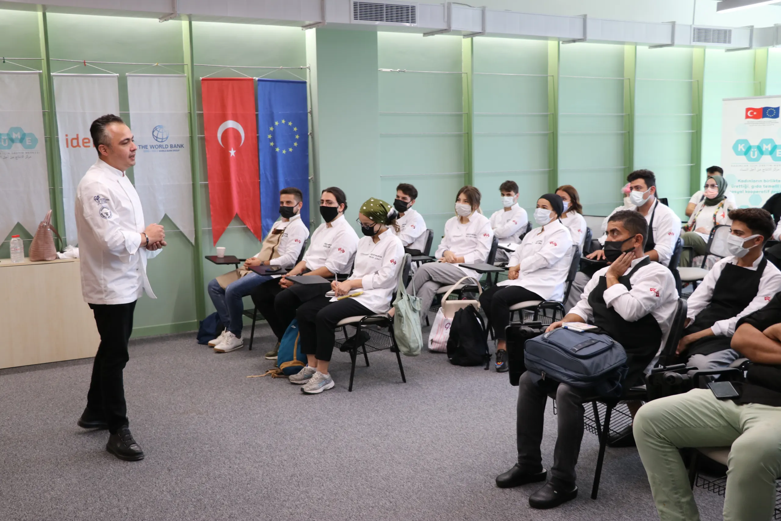 Sheraton Adana Hotel Yönetici Şefi Koray Türk Aşçılık Öğrencileriyle Bir Araya Geldi Sheraton Adana Hotel Yönetici Şefi Koray Türk Aşçılık Öğrencileriyle Bir Araya Geldi