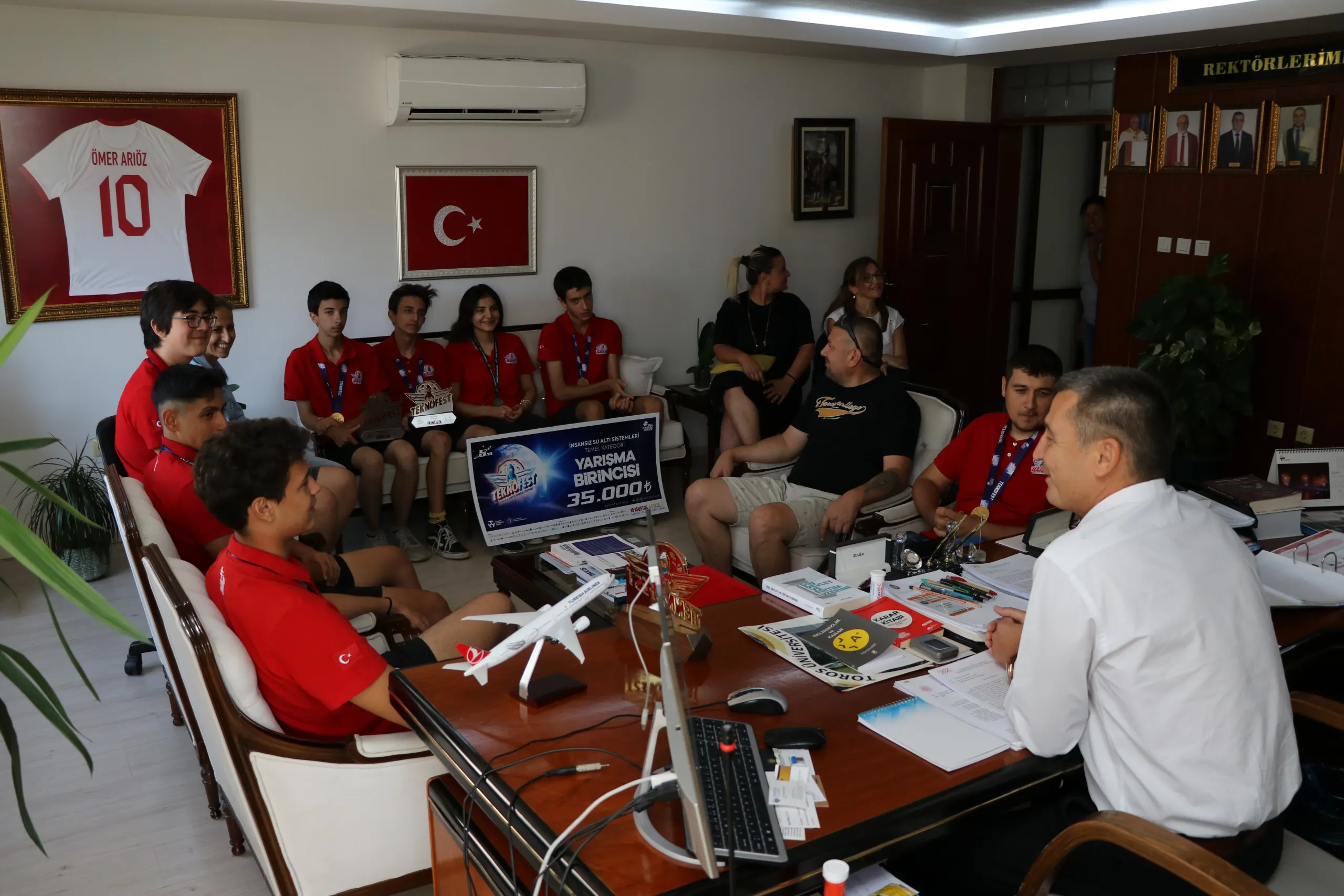 Rektör Arıöz, Teknofest Birincilerini Kabul Etti