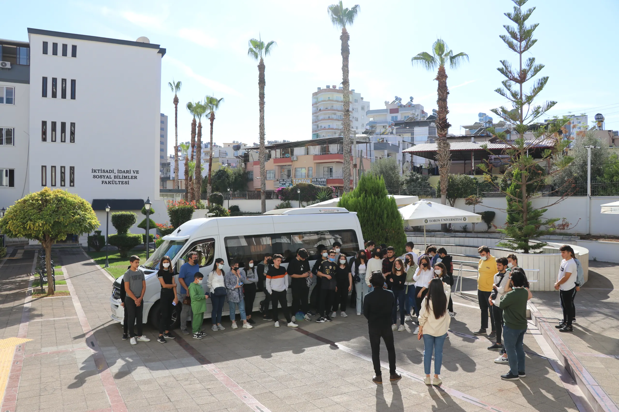 Toros Üniversitesi Liseli Misafilerini Ağırladı