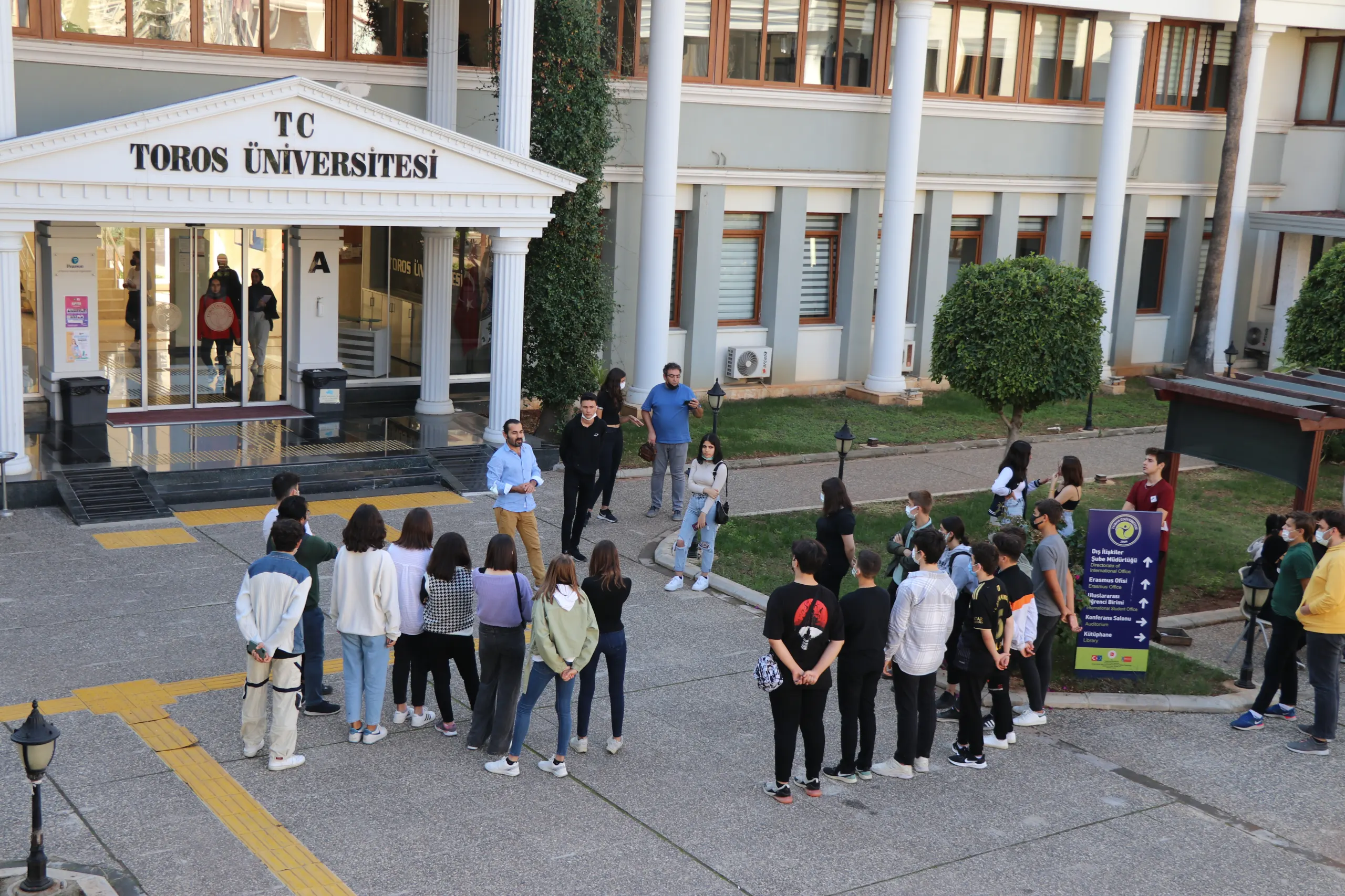 Toros Üniversitesi Liseli Misafilerini Ağırladı