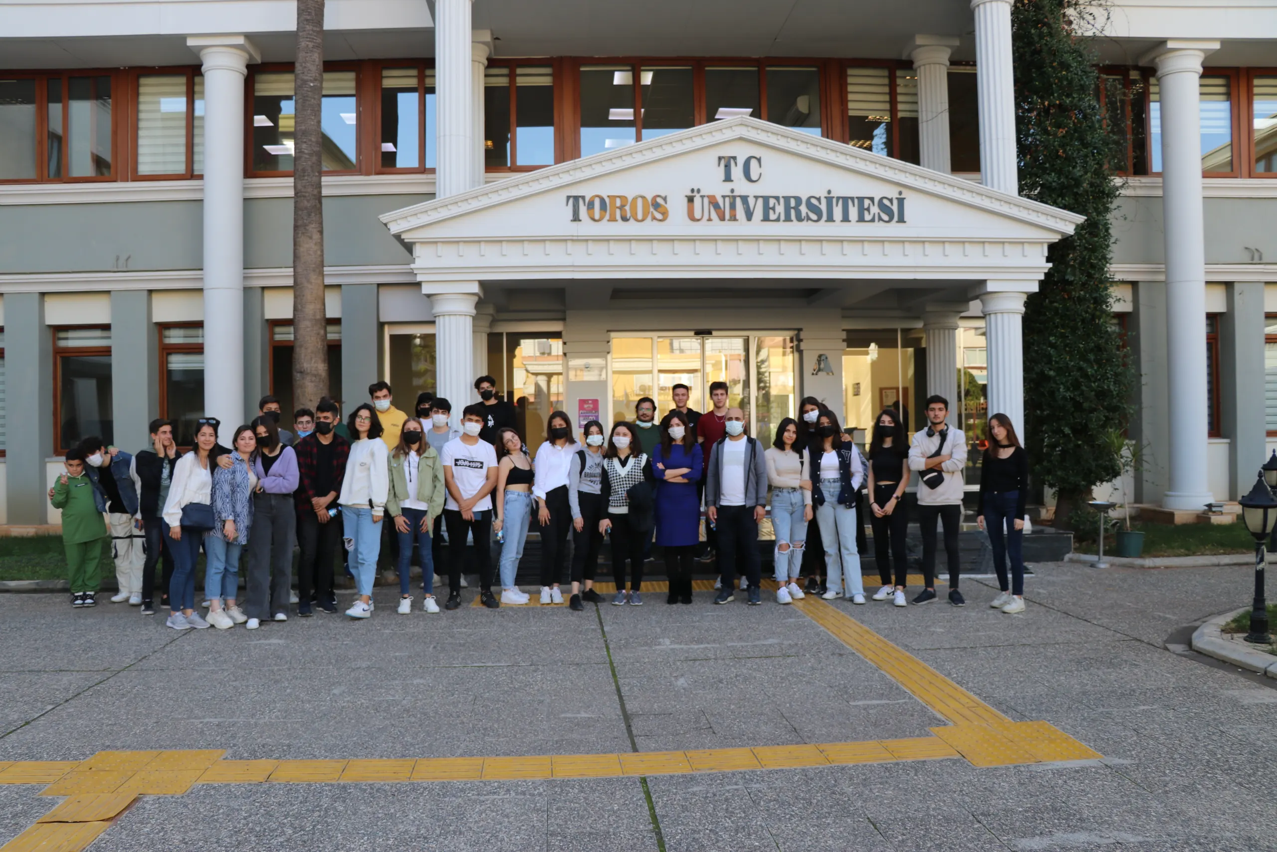 Toros Üniversitesi Liseli Misafilerini Ağırladı
